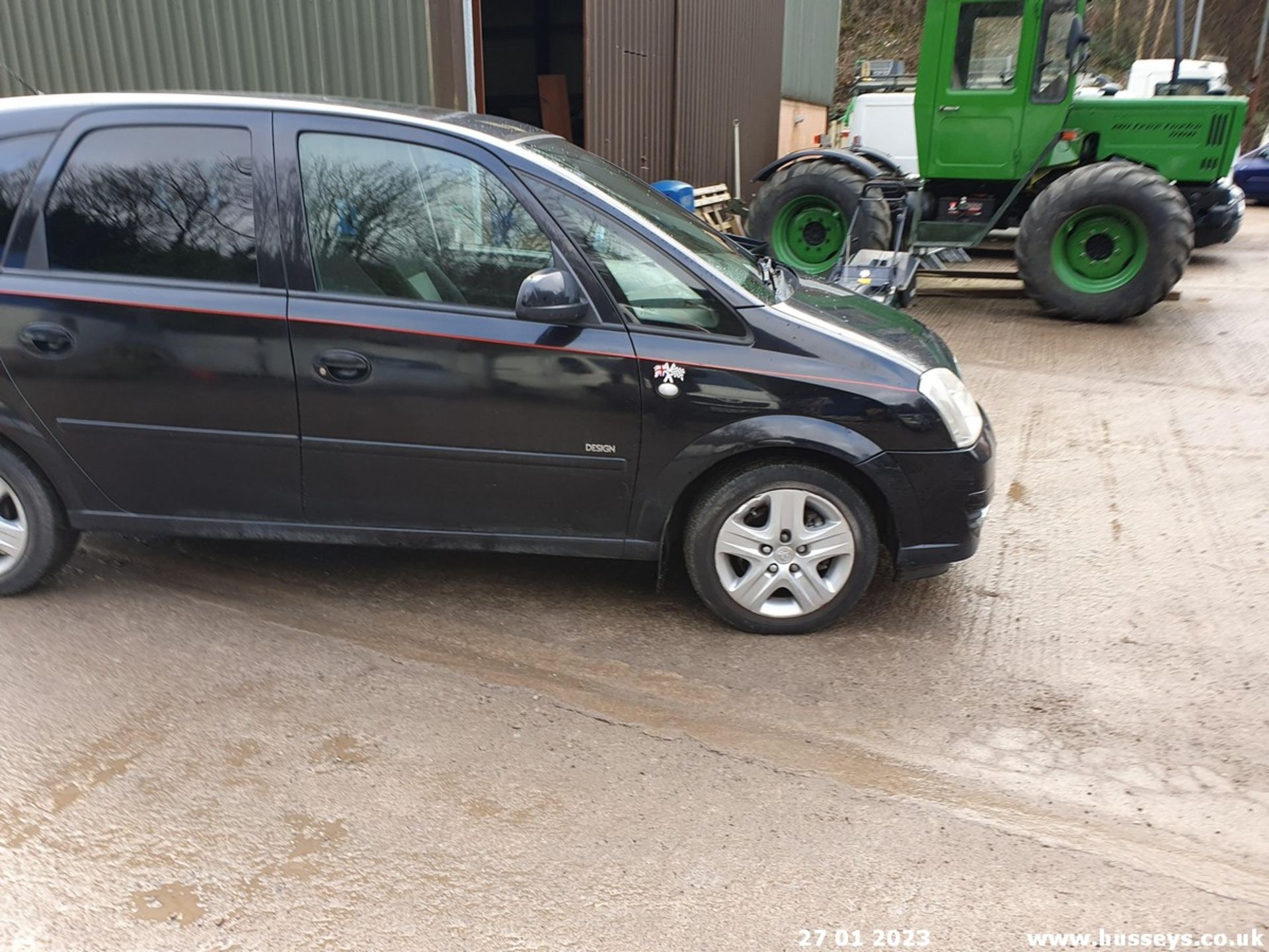 10/59 VAUXHALL MERIVA DESIGN 16V T-PORT - 1364cc 5dr MPV (Black) - Image 8 of 39