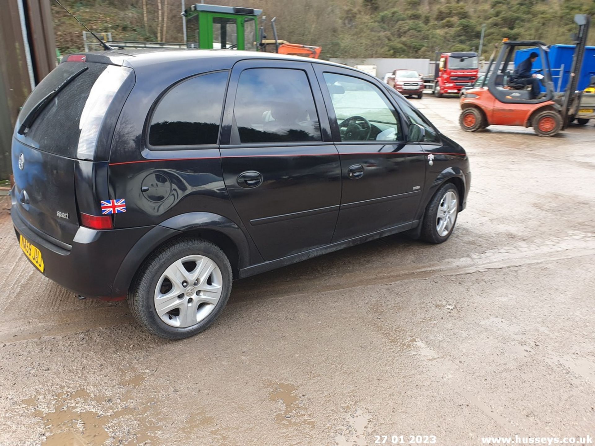 10/59 VAUXHALL MERIVA DESIGN 16V T-PORT - 1364cc 5dr MPV (Black) - Image 5 of 39