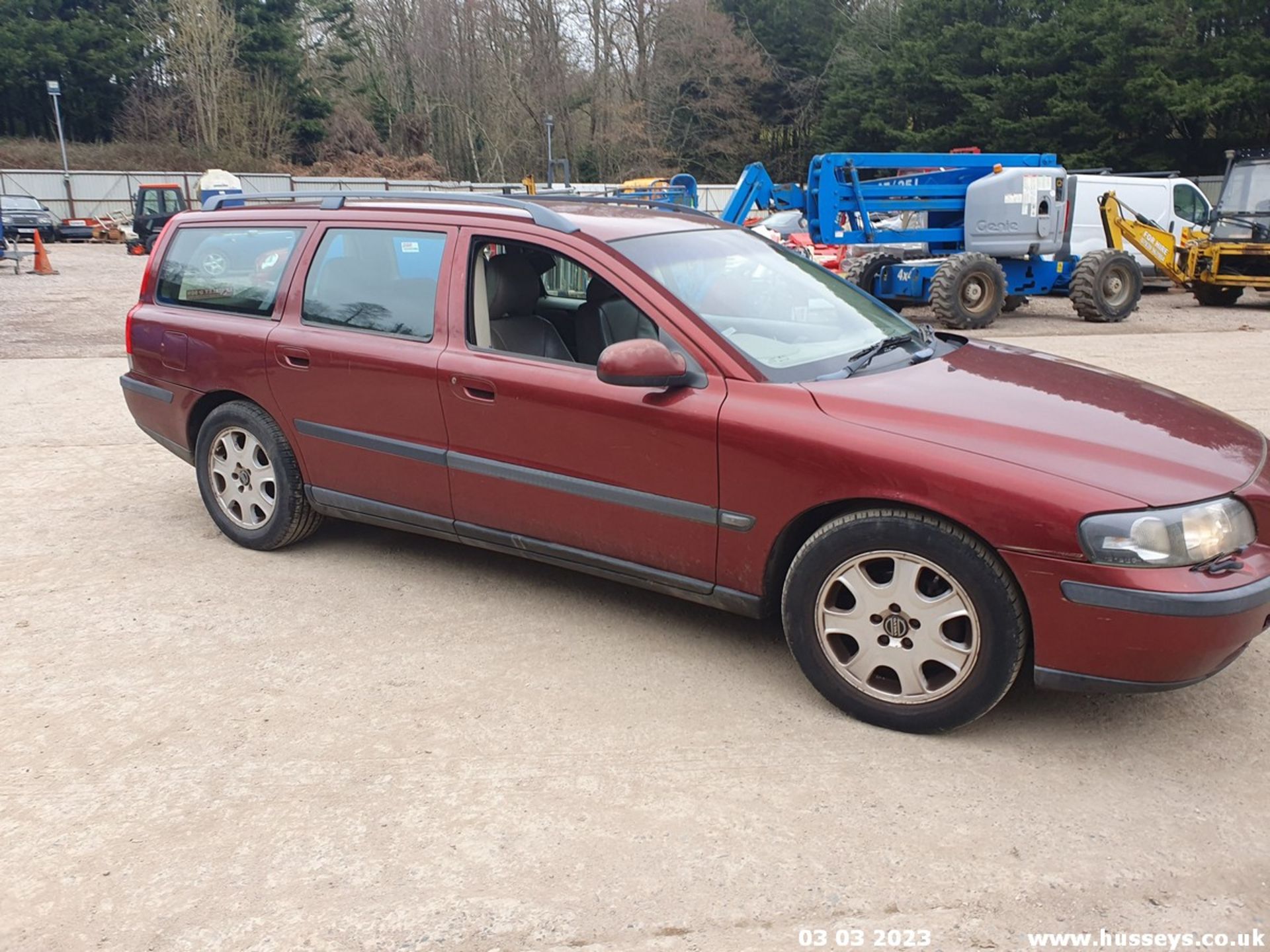 2000 VOLVO V70 D - 2461cc 5dr Estate (Red, 208k) - Image 22 of 54