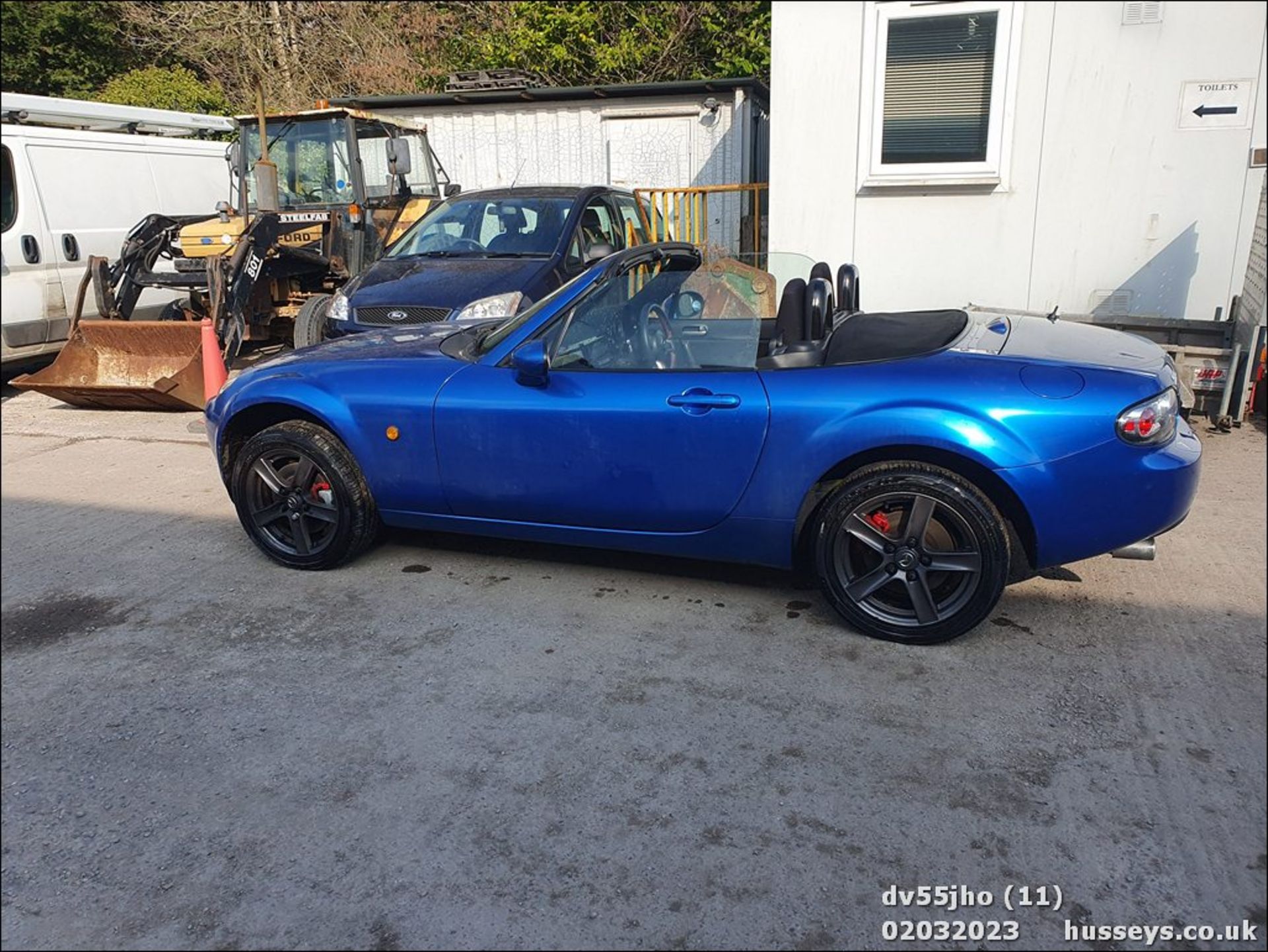 05/55 MAZDA MX-5 - 1798cc 2dr Convertible (Blue, 81k) - Image 10 of 51