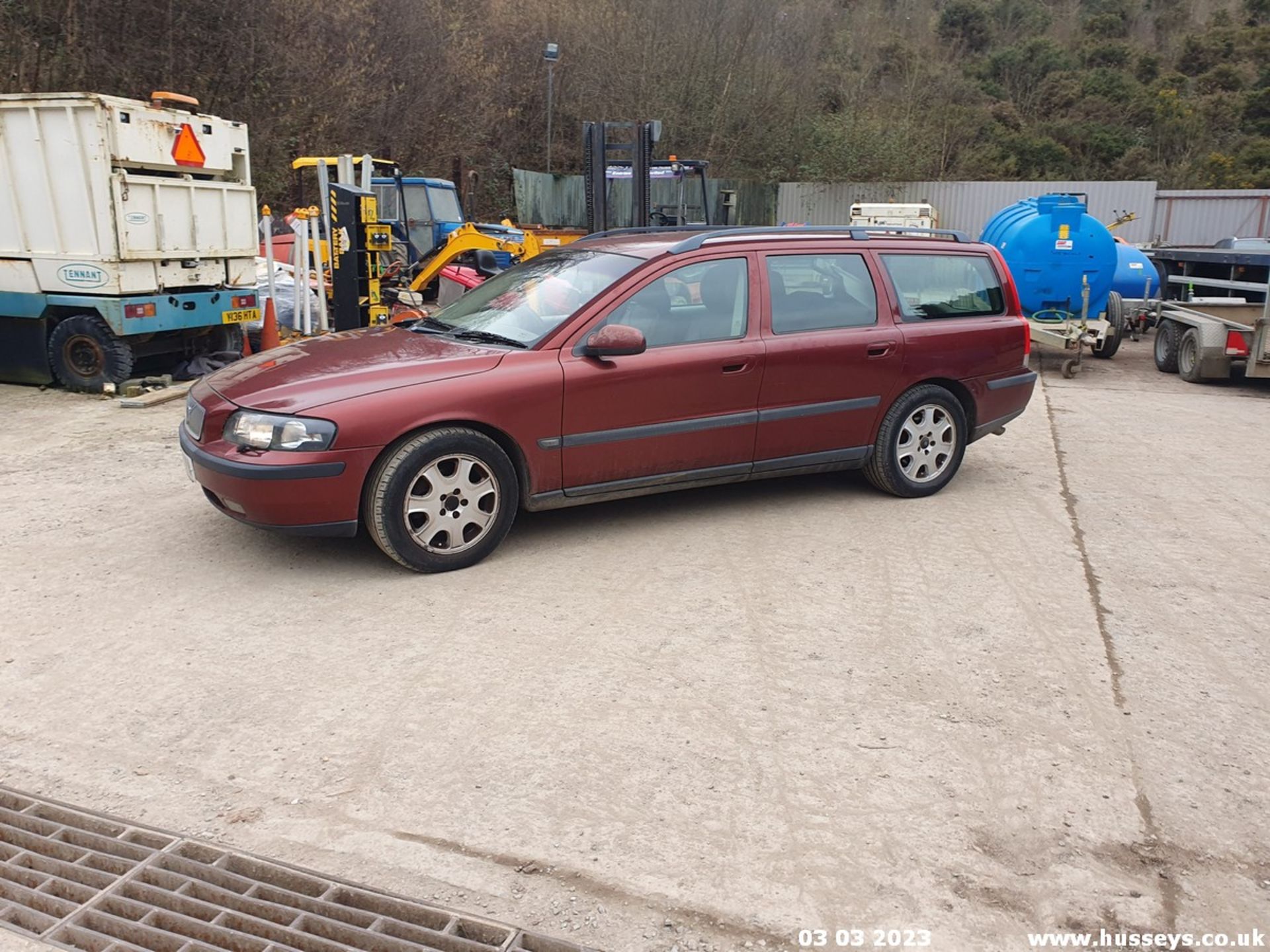 2000 VOLVO V70 D - 2461cc 5dr Estate (Red, 208k) - Image 5 of 54