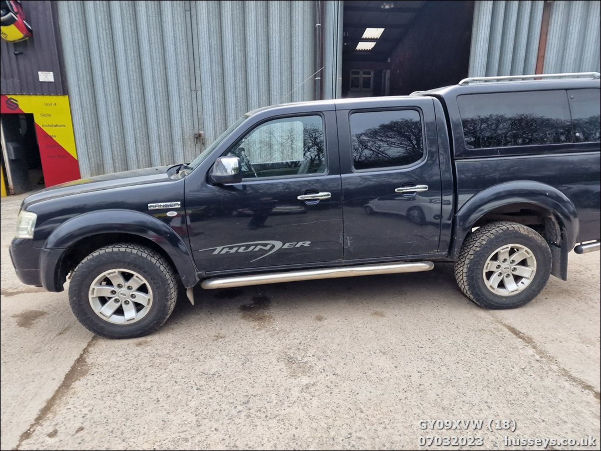 09/09 FORD RANGER THUNDER TDCI A - 2953cc 5dr 4x4 (Black) - Image 18 of 56