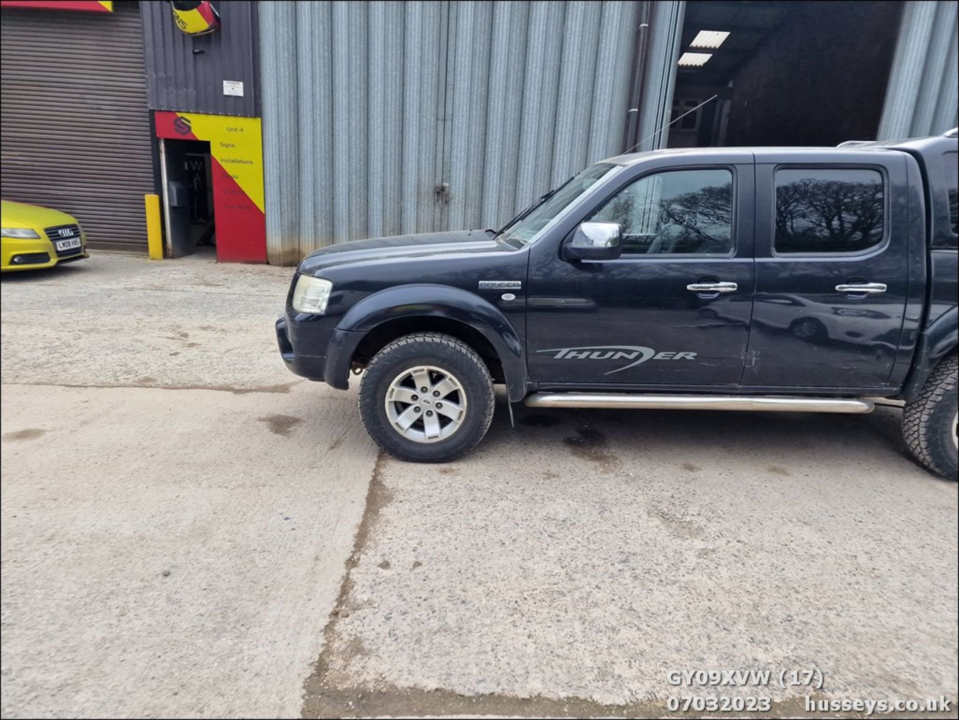 09/09 FORD RANGER THUNDER TDCI A - 2953cc 5dr 4x4 (Black) - Image 17 of 56