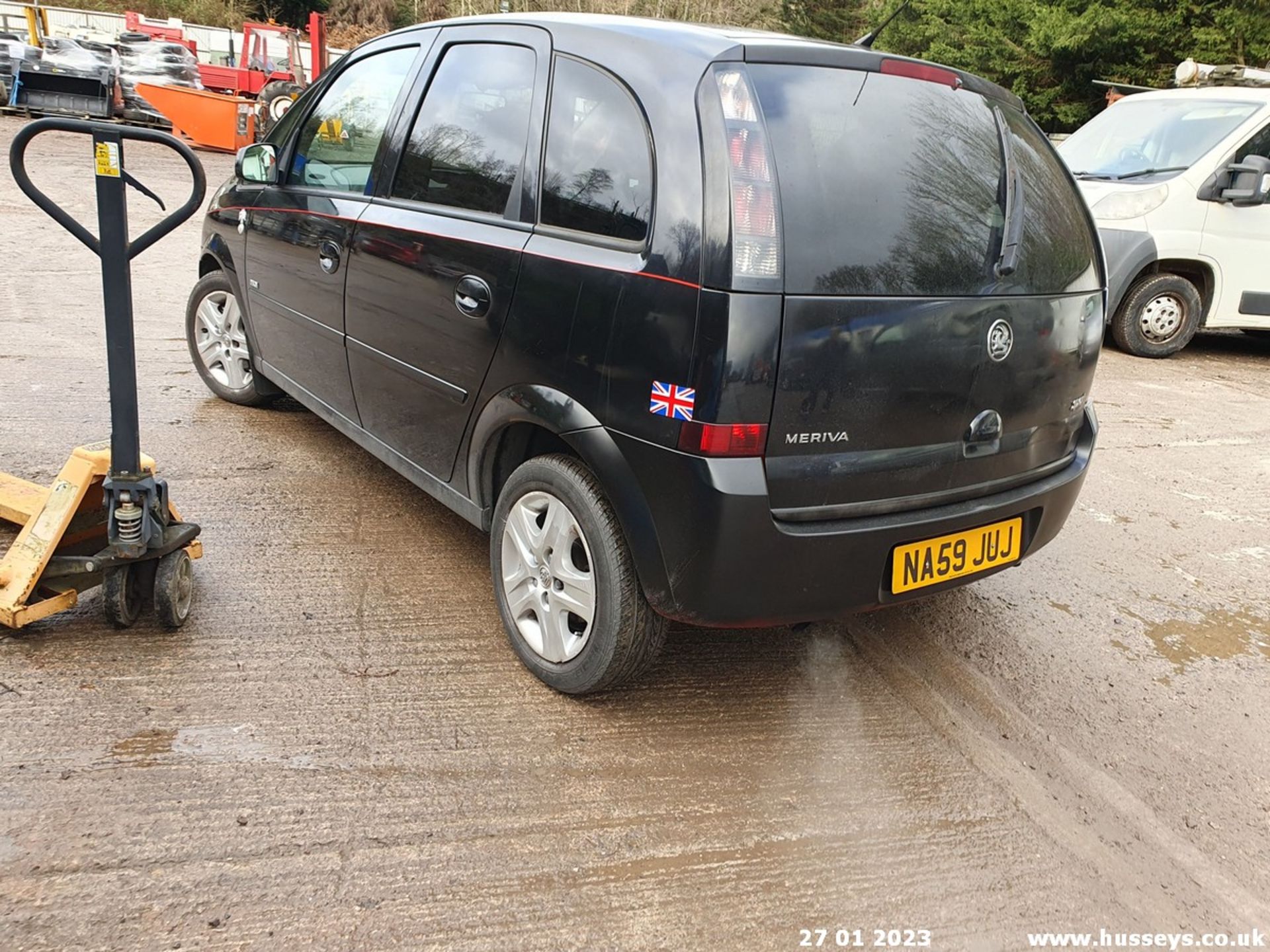 10/59 VAUXHALL MERIVA DESIGN 16V T-PORT - 1364cc 5dr MPV (Black) - Image 2 of 39