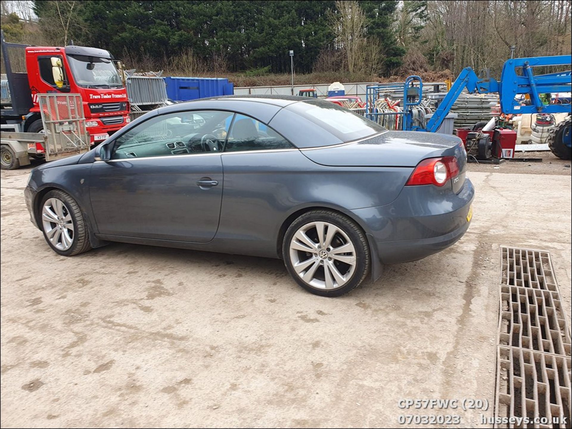 07/57 VOLKSWAGEN EOS INDIVIDUAL TDI 140 A - 1968cc 2dr Convertible (Grey, 92k) - Image 20 of 64