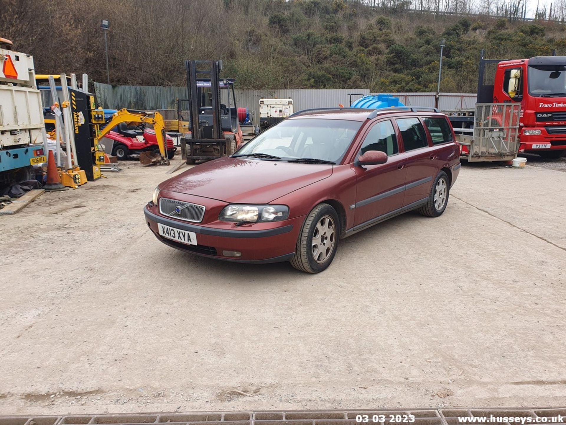 2000 VOLVO V70 D - 2461cc 5dr Estate (Red, 208k) - Image 2 of 54