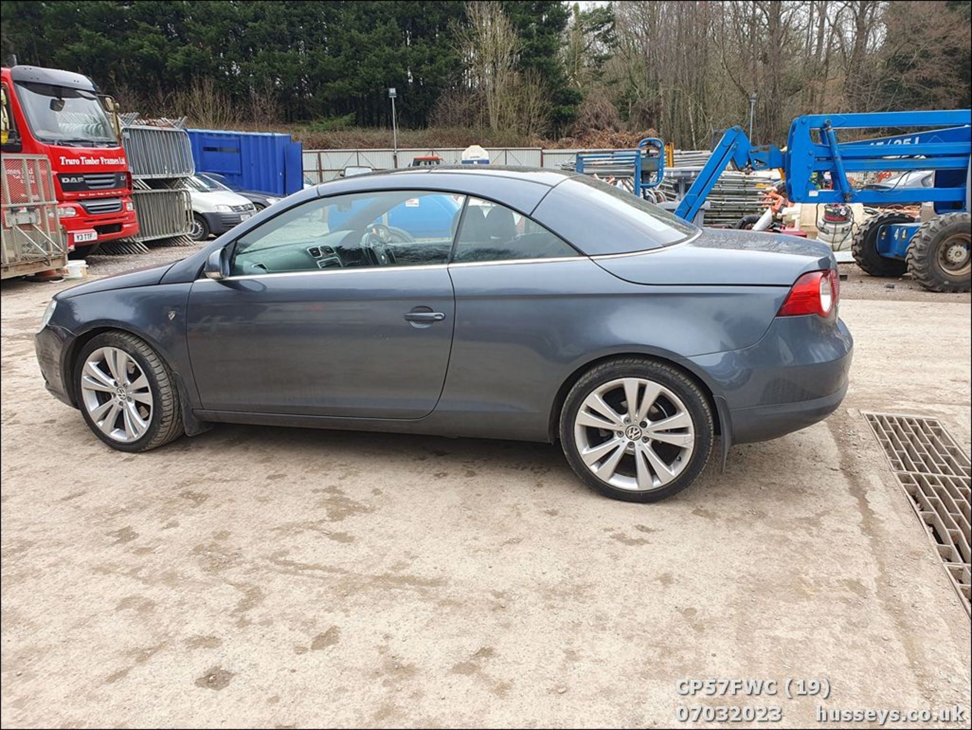 07/57 VOLKSWAGEN EOS INDIVIDUAL TDI 140 A - 1968cc 2dr Convertible (Grey, 92k) - Image 19 of 64