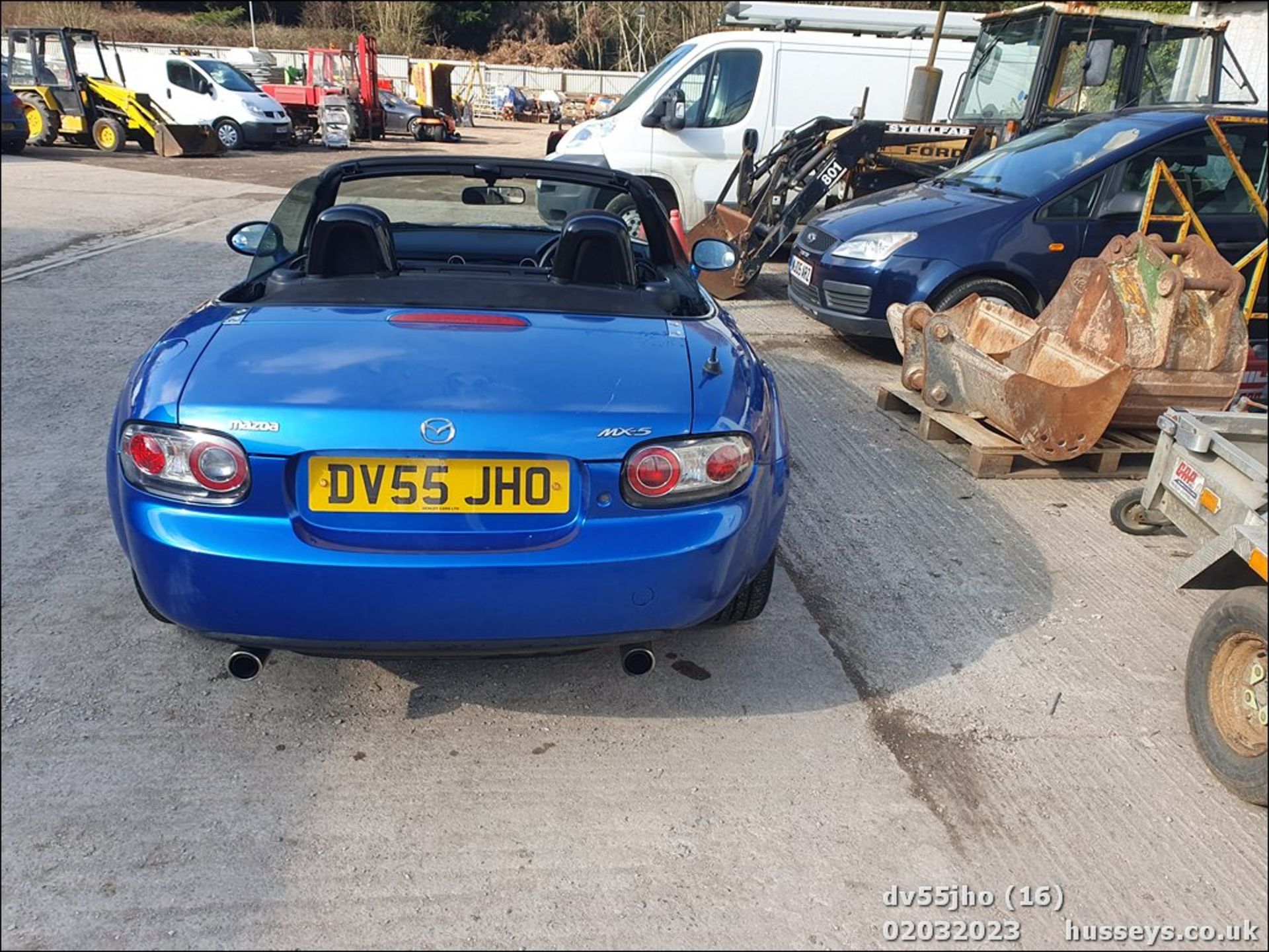 05/55 MAZDA MX-5 - 1798cc 2dr Convertible (Blue, 81k) - Image 15 of 51