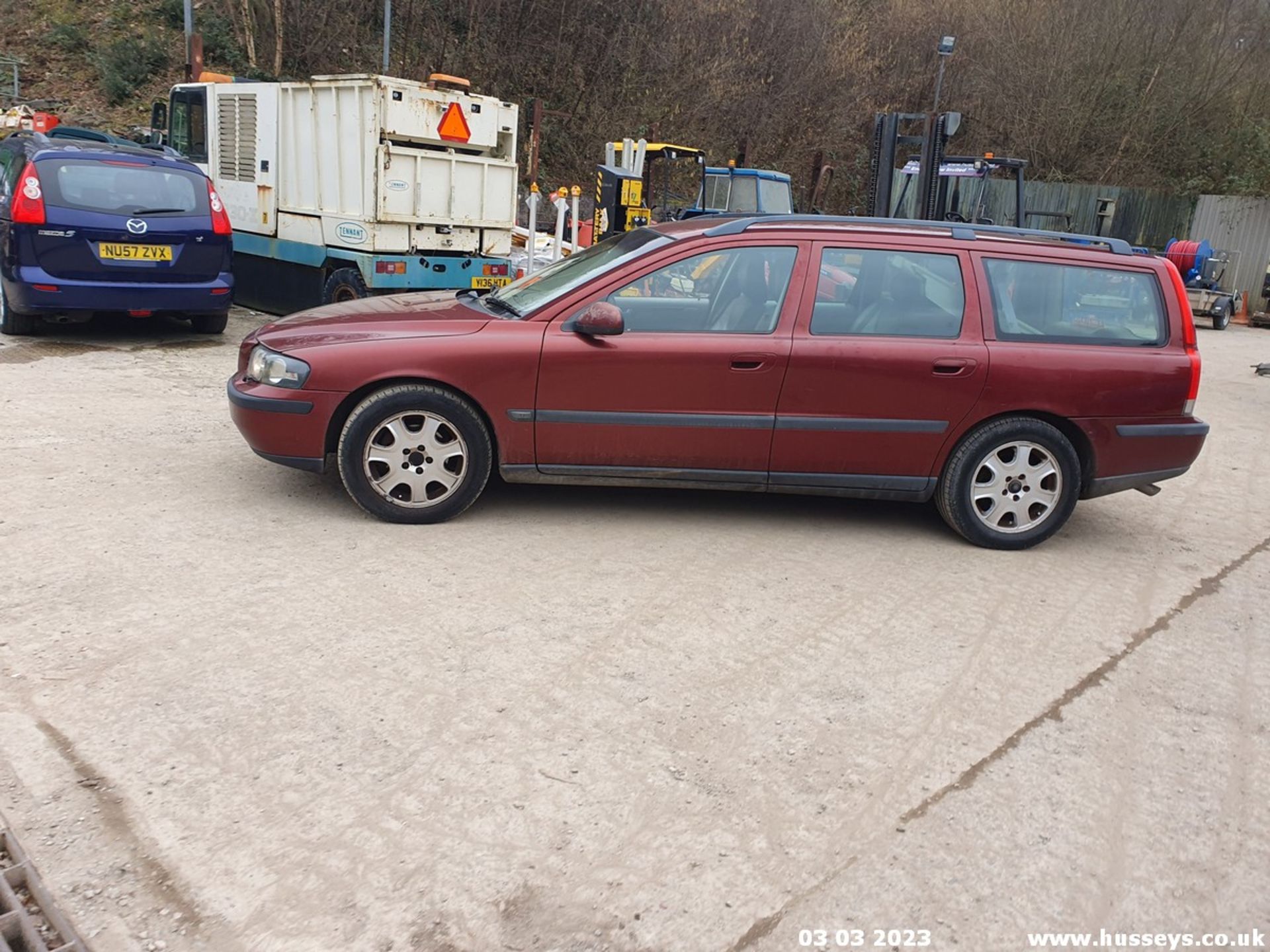 2000 VOLVO V70 D - 2461cc 5dr Estate (Red, 208k) - Image 7 of 54