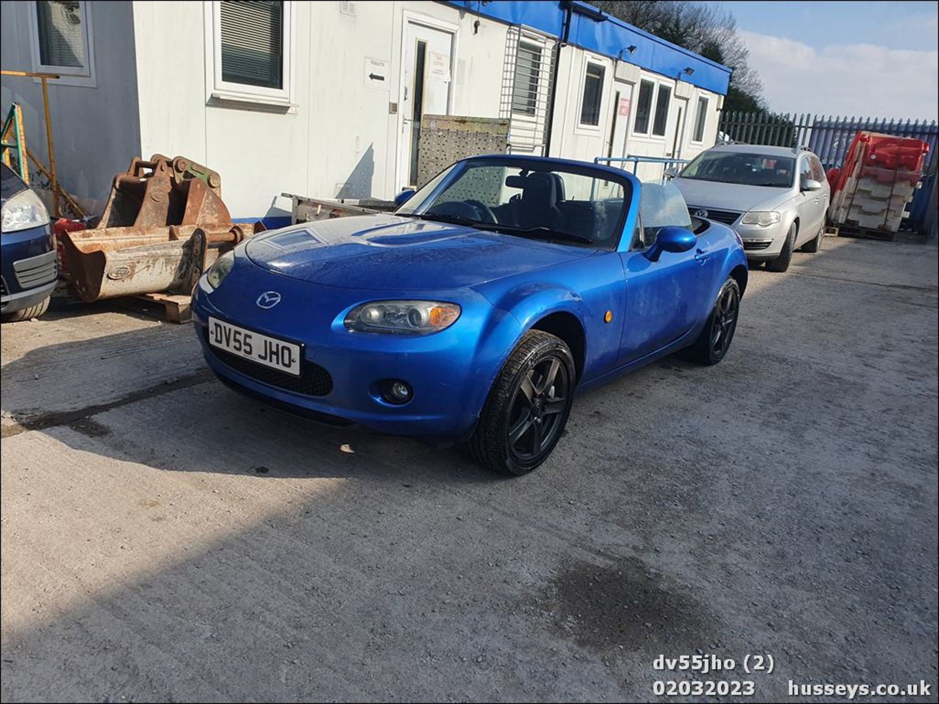 05/55 MAZDA MX-5 - 1798cc 2dr Convertible (Blue, 81k) - Image 2 of 51