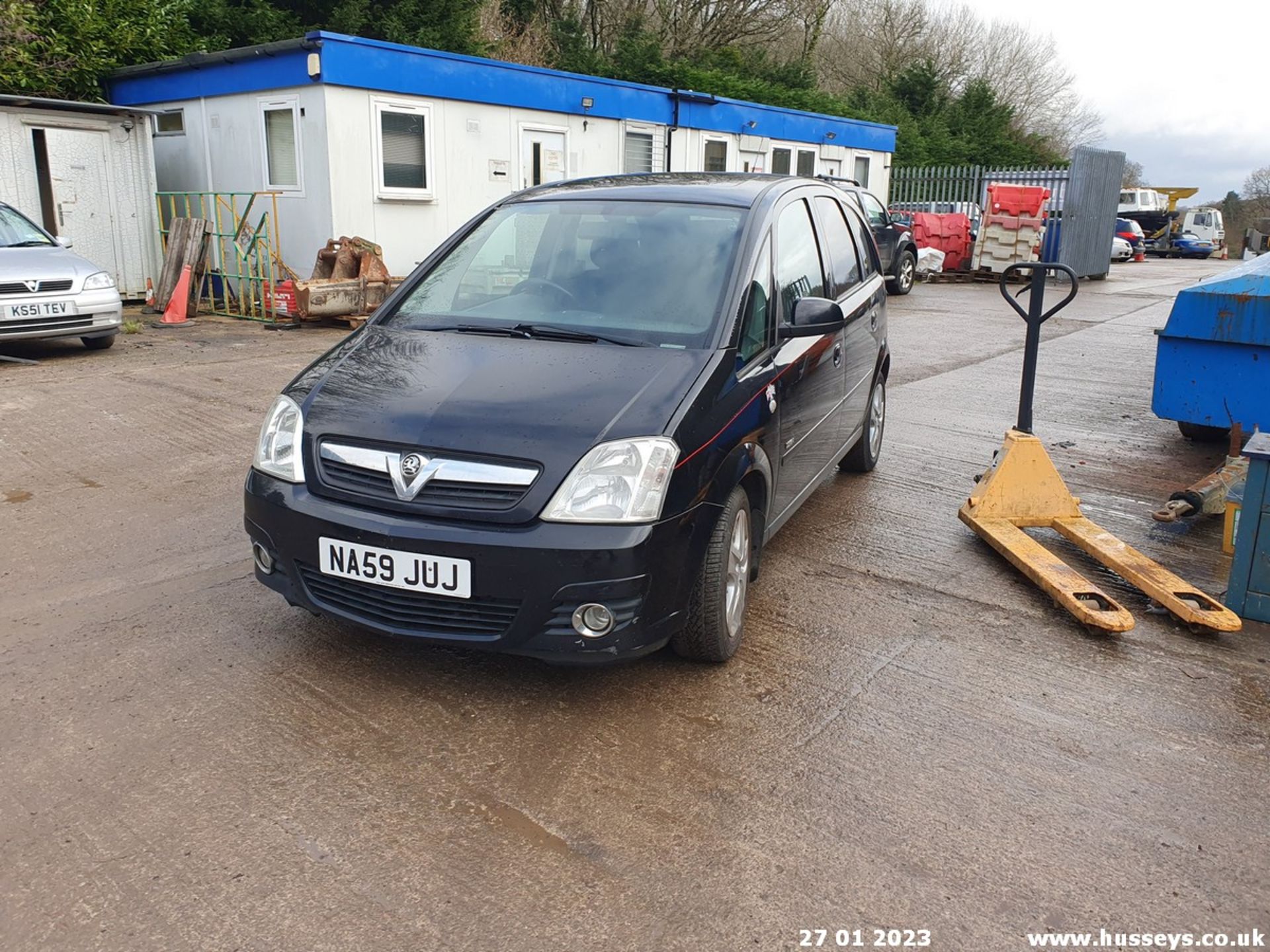 10/59 VAUXHALL MERIVA DESIGN 16V T-PORT - 1364cc 5dr MPV (Black) - Image 15 of 39