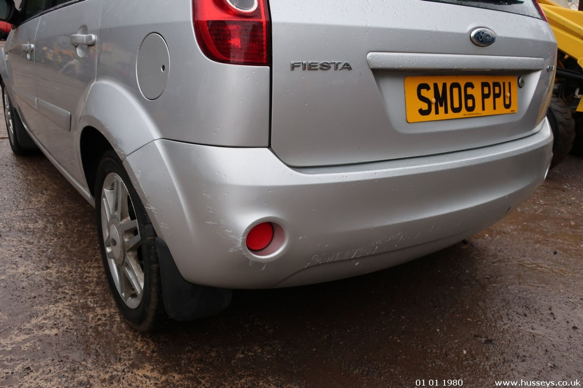 06/06 FORD FIESTA GHIA - 1388cc 5dr Hatchback (Silver, 71k) - Image 16 of 32