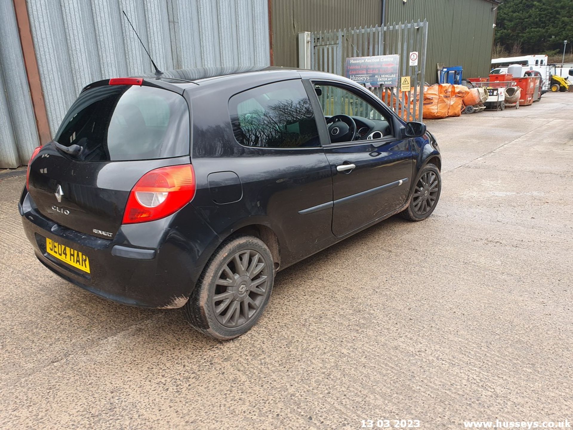 2006 RENAULT CLIO DYNAMIQUE S - 1390cc 3dr Hatchback (Black, 93k) - Image 27 of 53