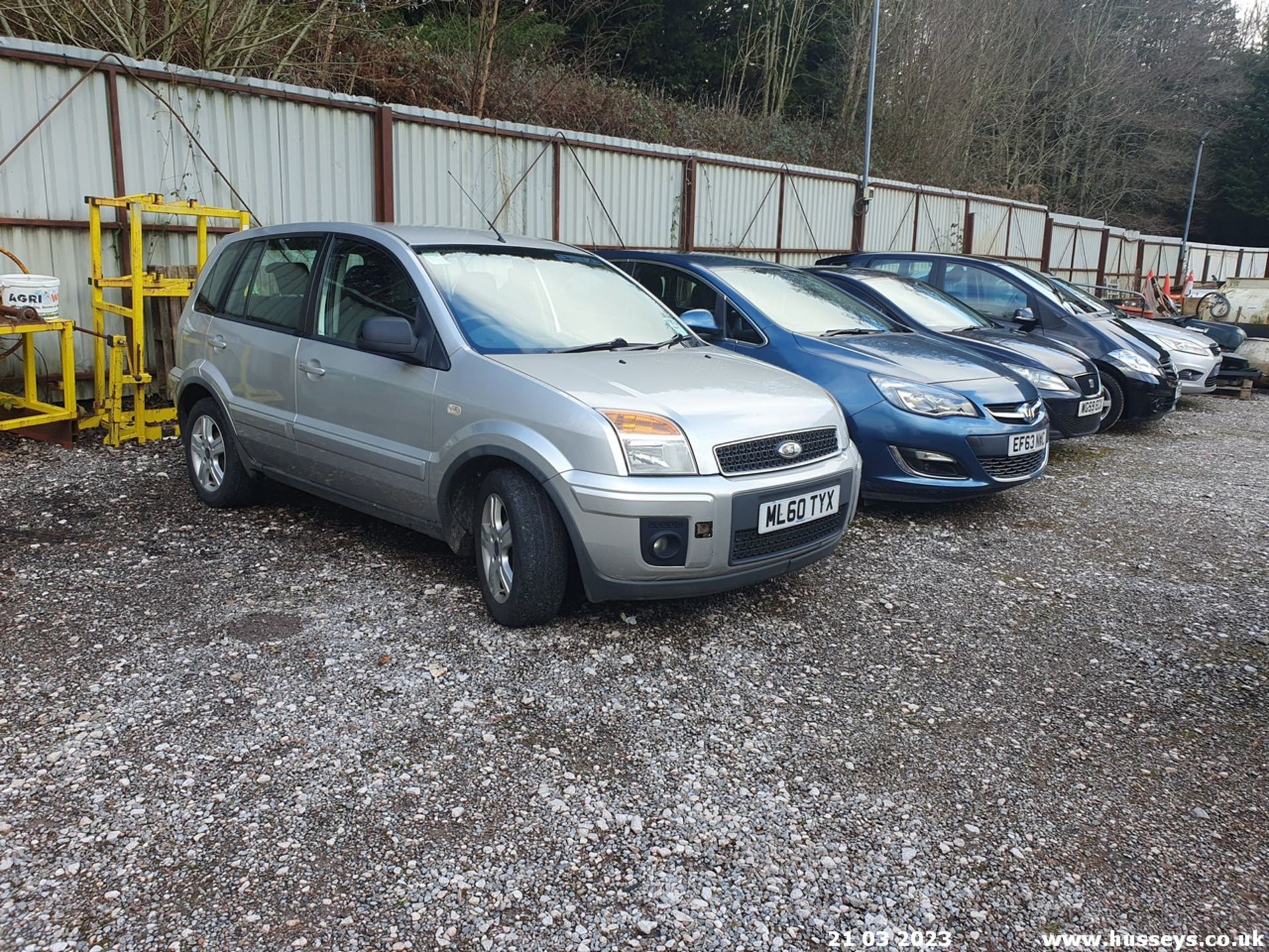 10/60 FORD FUSION ZETEC TDCI - 1560cc 5dr Hatchback (Silver, 185k) - Image 3 of 32