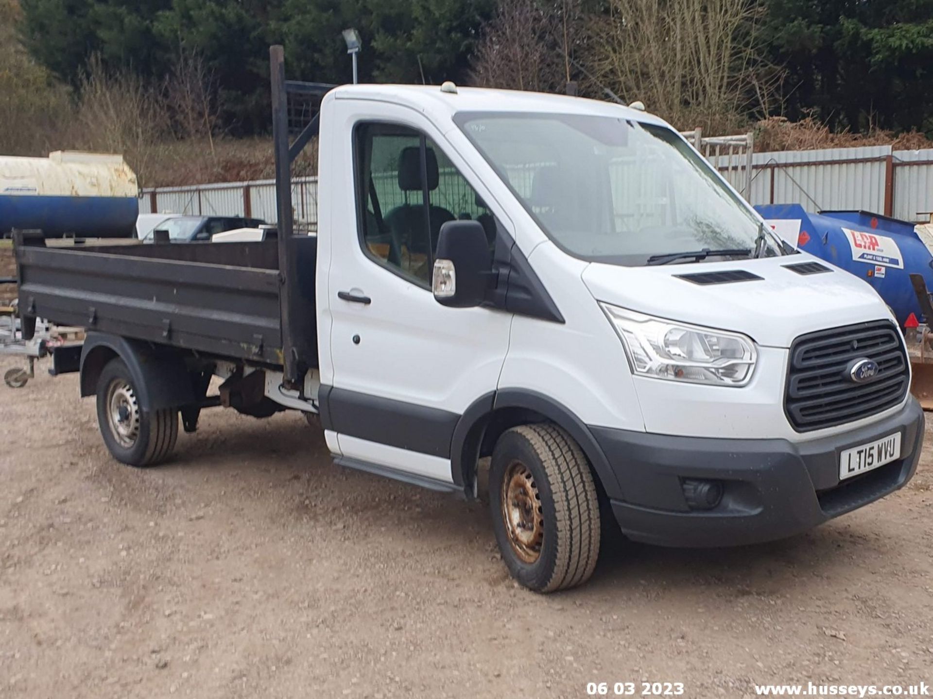 15/15 FORD TRANSIT 350 - 2198cc 2dr Tipper (White, 93k)