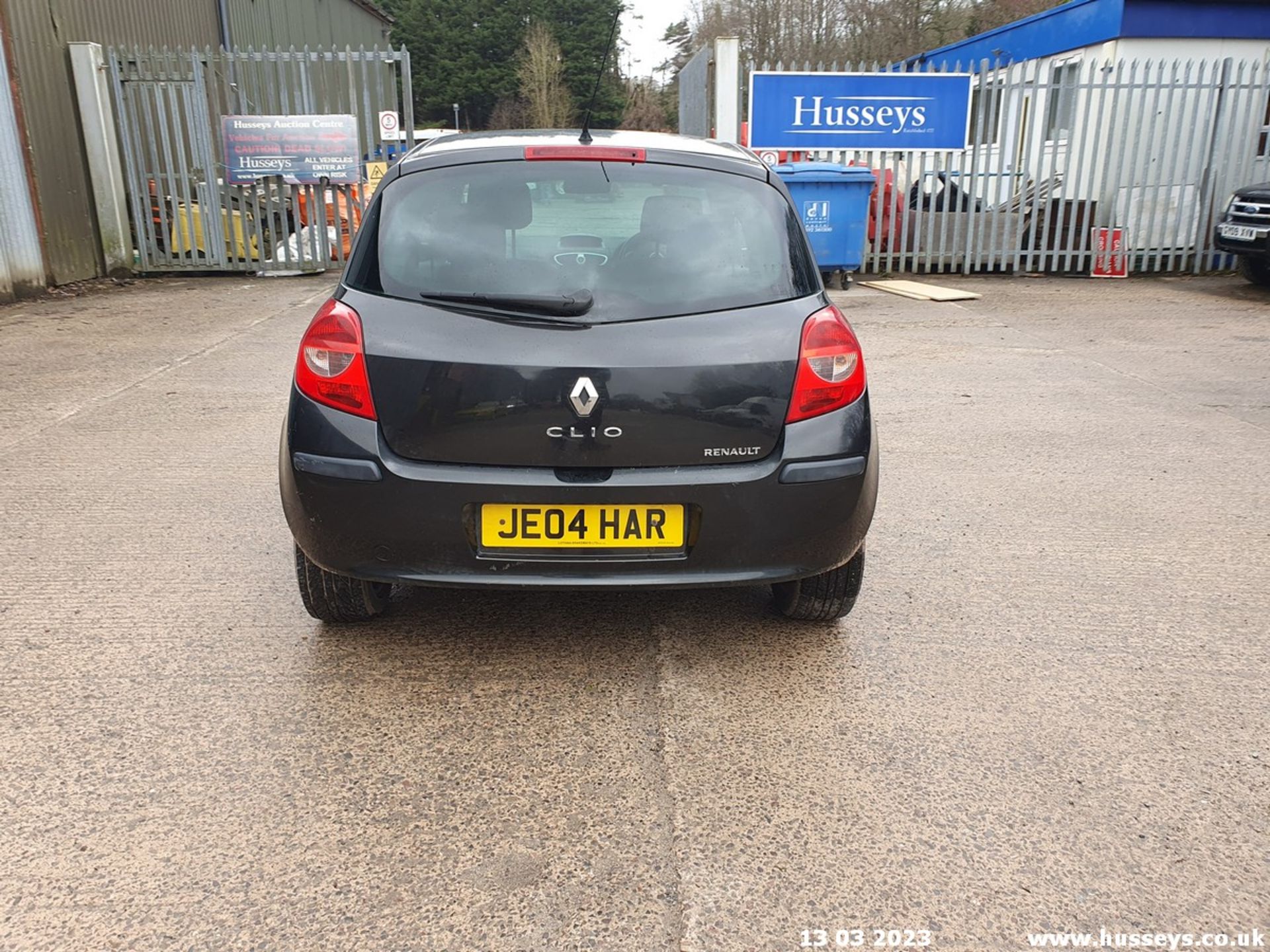 2006 RENAULT CLIO DYNAMIQUE S - 1390cc 3dr Hatchback (Black, 93k) - Image 24 of 53