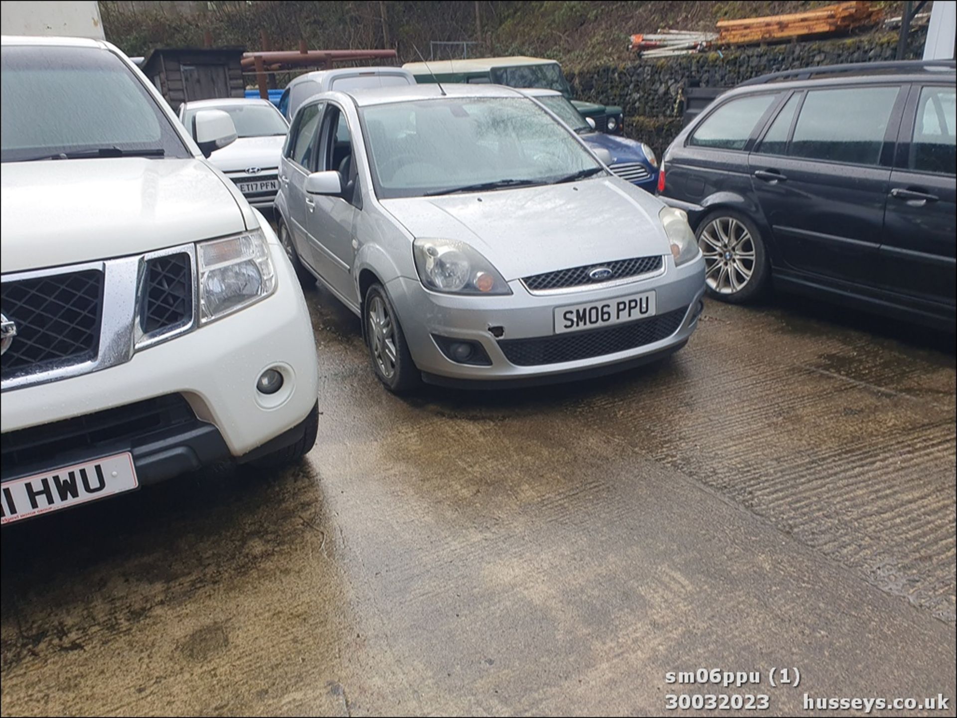 06/06 FORD FIESTA GHIA - 1388cc 5dr Hatchback (Silver, 71k) - Image 2 of 32