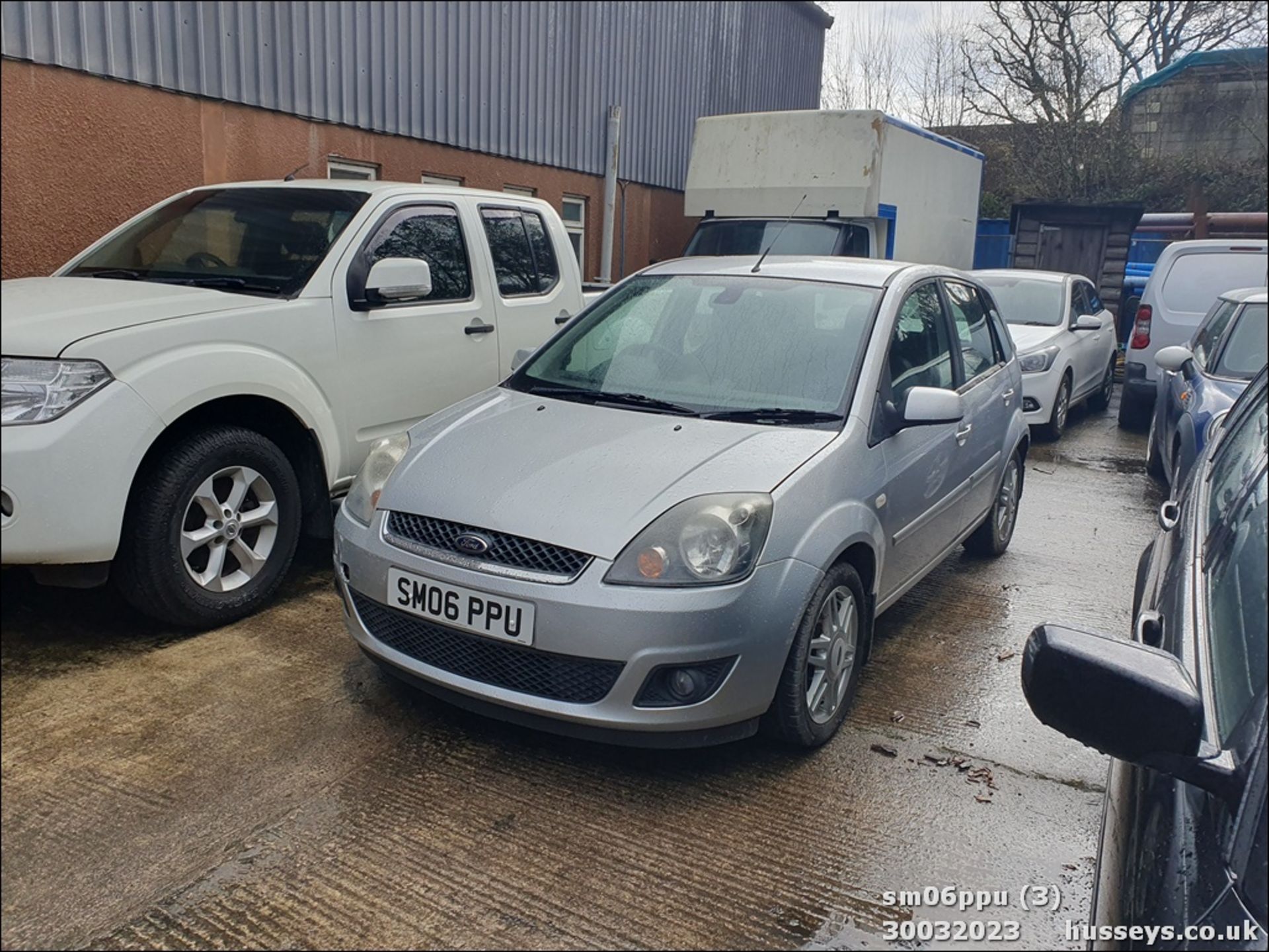 06/06 FORD FIESTA GHIA - 1388cc 5dr Hatchback (Silver, 71k) - Image 6 of 32