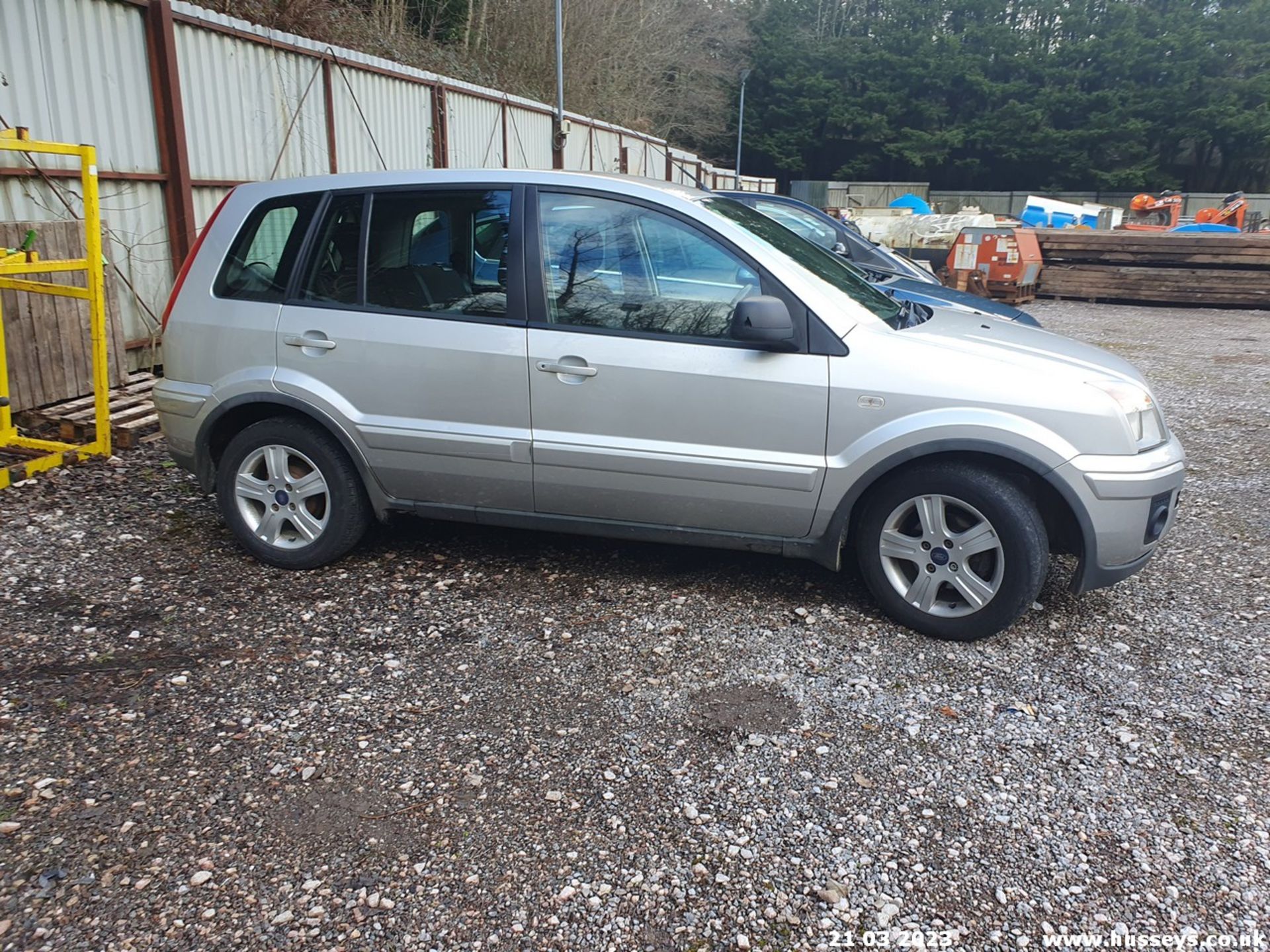 10/60 FORD FUSION ZETEC TDCI - 1560cc 5dr Hatchback (Silver, 185k) - Image 6 of 32