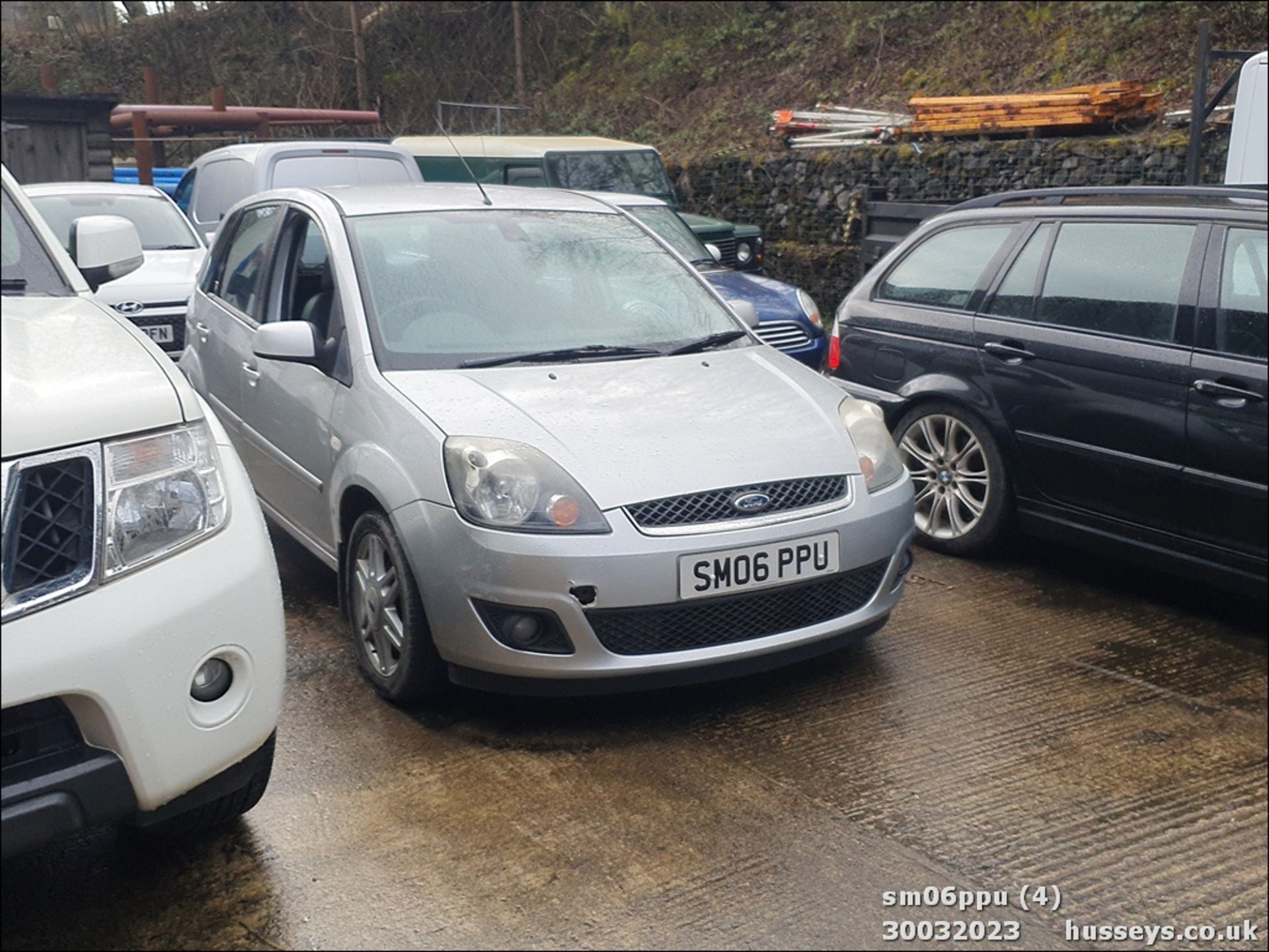 06/06 FORD FIESTA GHIA - 1388cc 5dr Hatchback (Silver, 71k) - Image 8 of 32