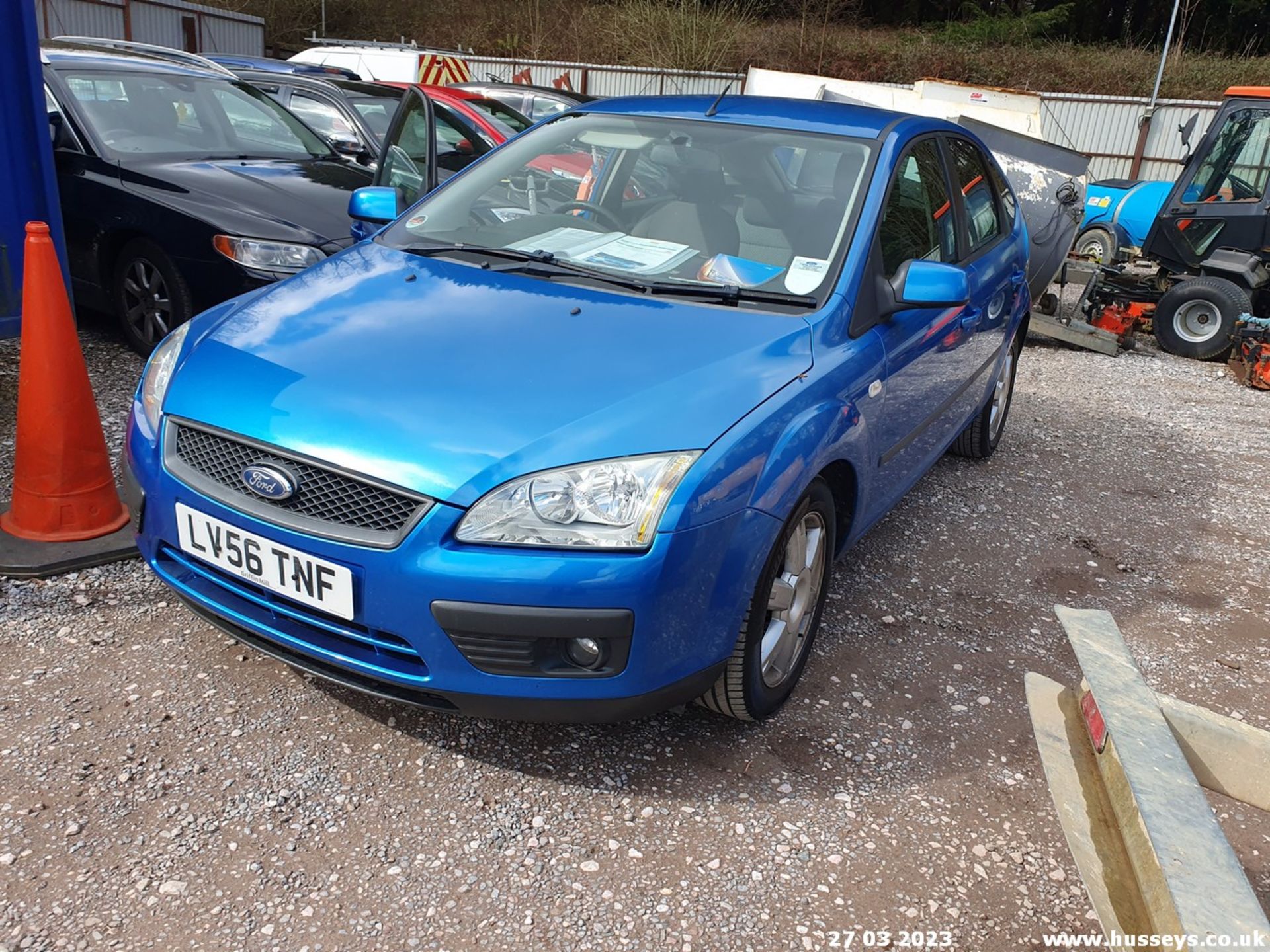 06/56 FORD FOCUS SPORT - 1596cc 5dr Hatchback (Blue) - Image 2 of 38