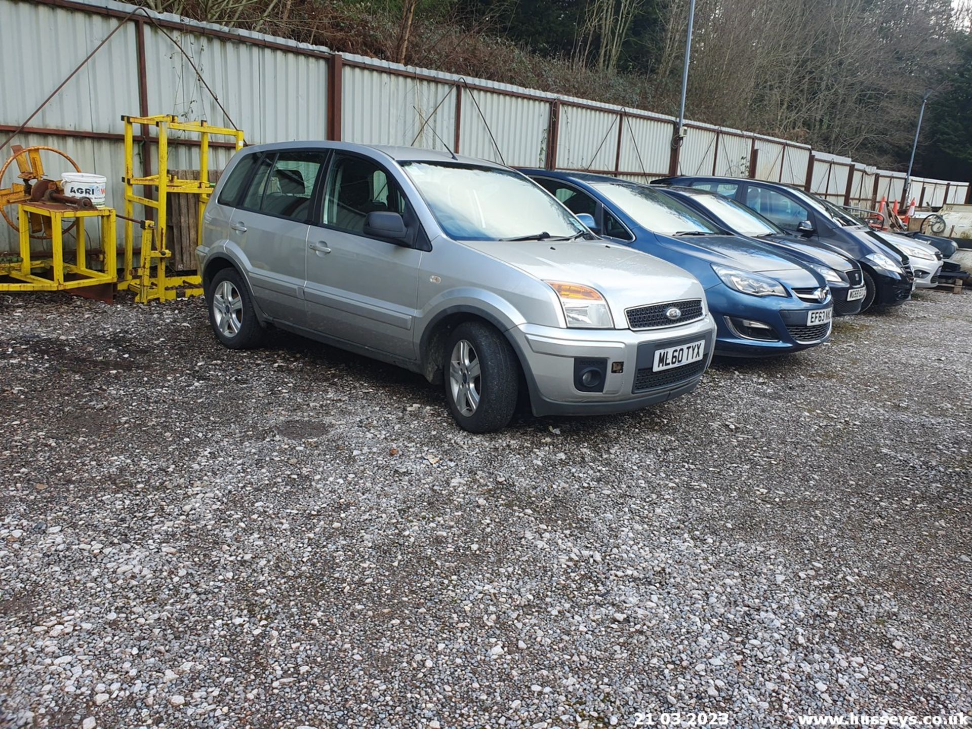 10/60 FORD FUSION ZETEC TDCI - 1560cc 5dr Hatchback (Silver, 185k) - Image 4 of 32