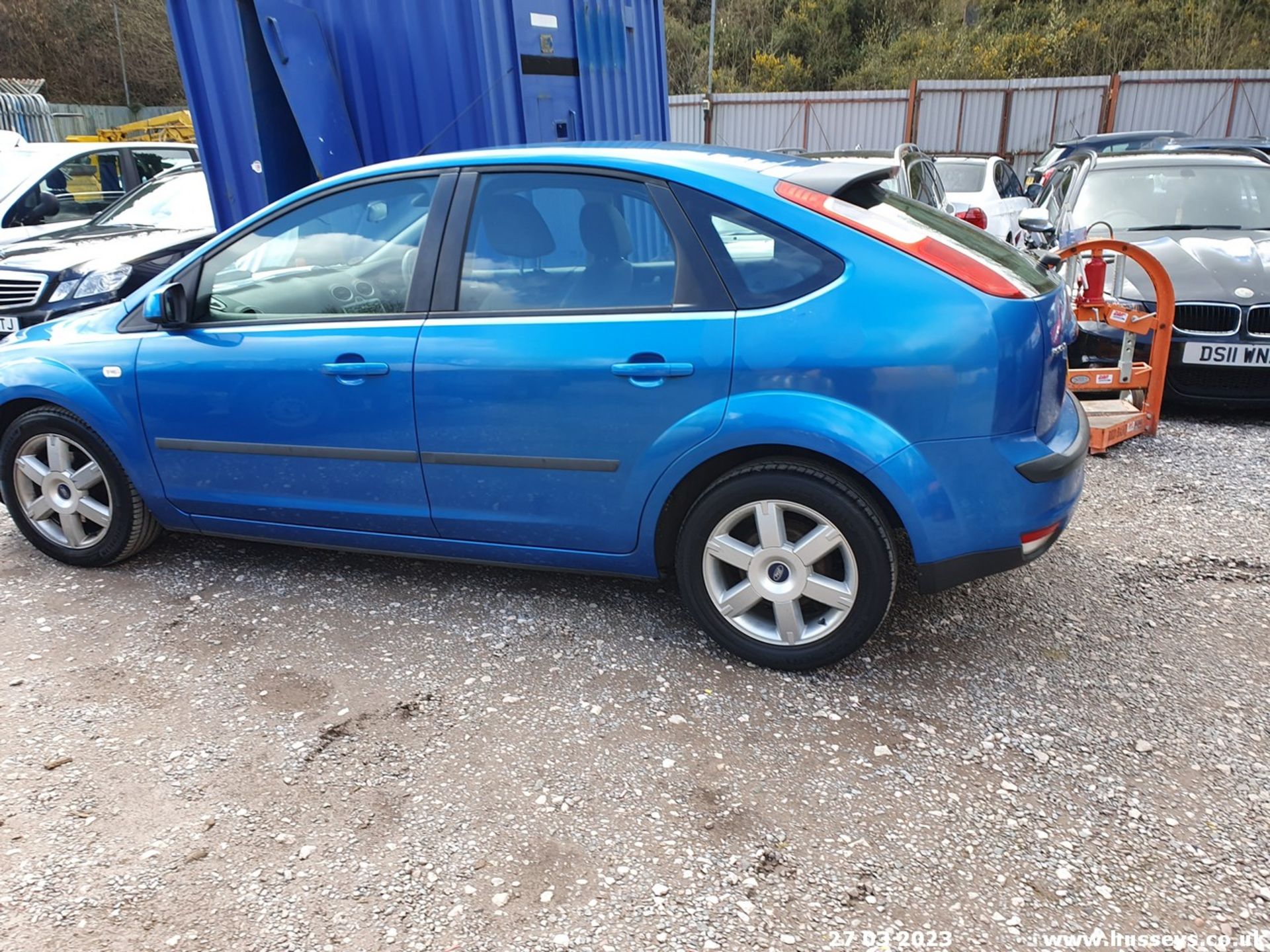 06/56 FORD FOCUS SPORT - 1596cc 5dr Hatchback (Blue) - Image 9 of 38