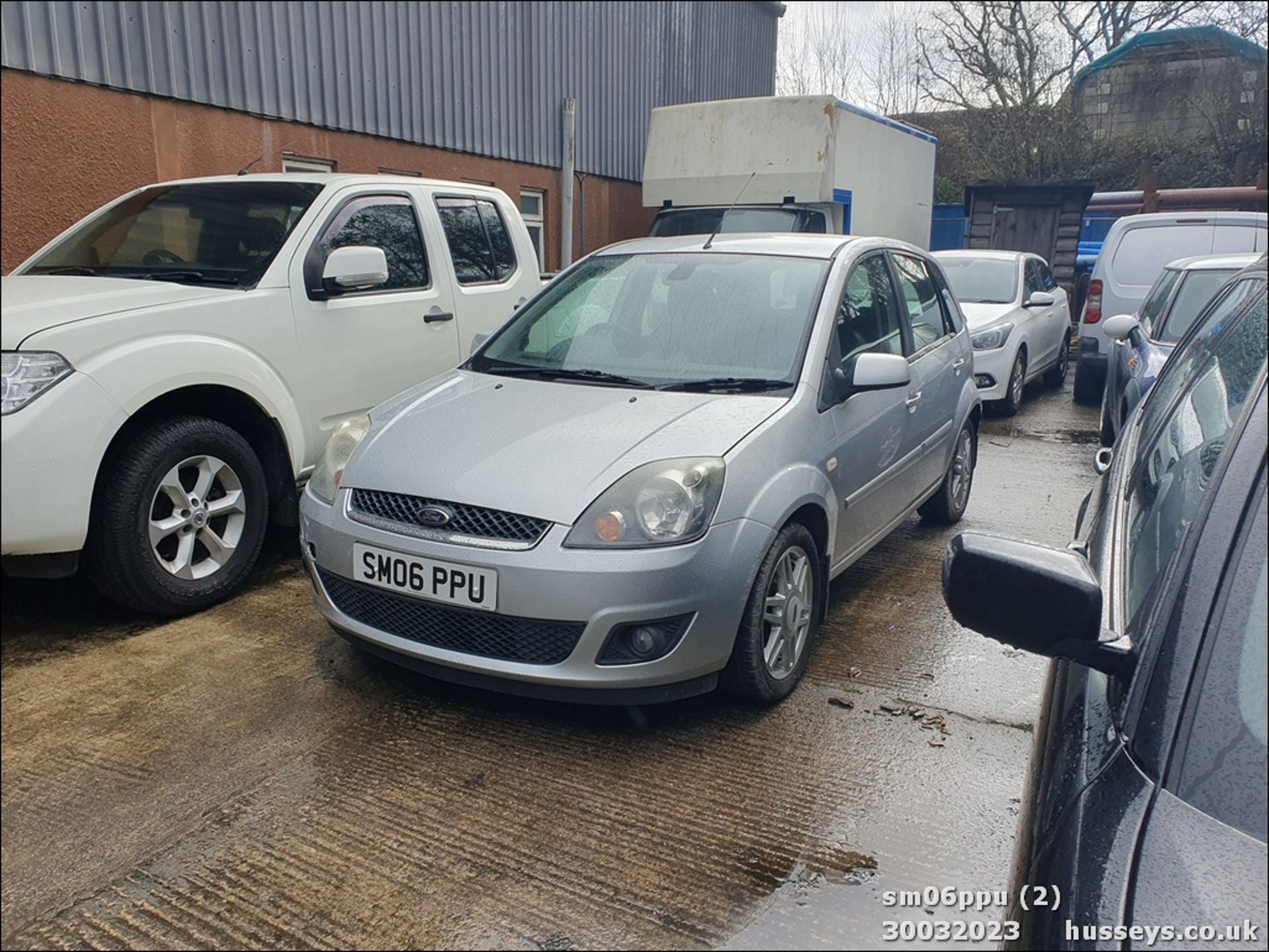 06/06 FORD FIESTA GHIA - 1388cc 5dr Hatchback (Silver, 71k) - Image 4 of 32