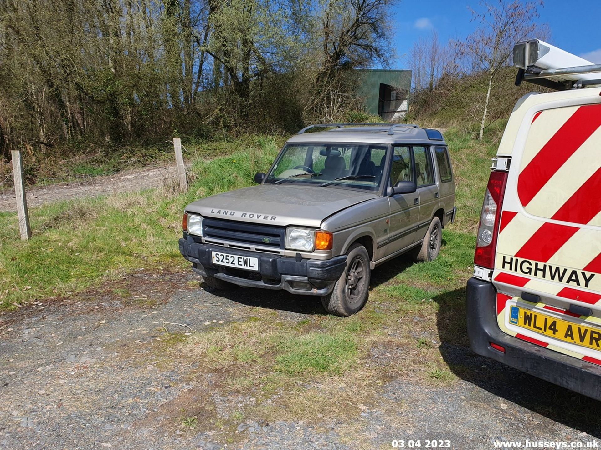 1998 LAND ROVER DISCOVERY ES TDI - 2495cc 5dr Estate (Gold) - Image 2 of 31