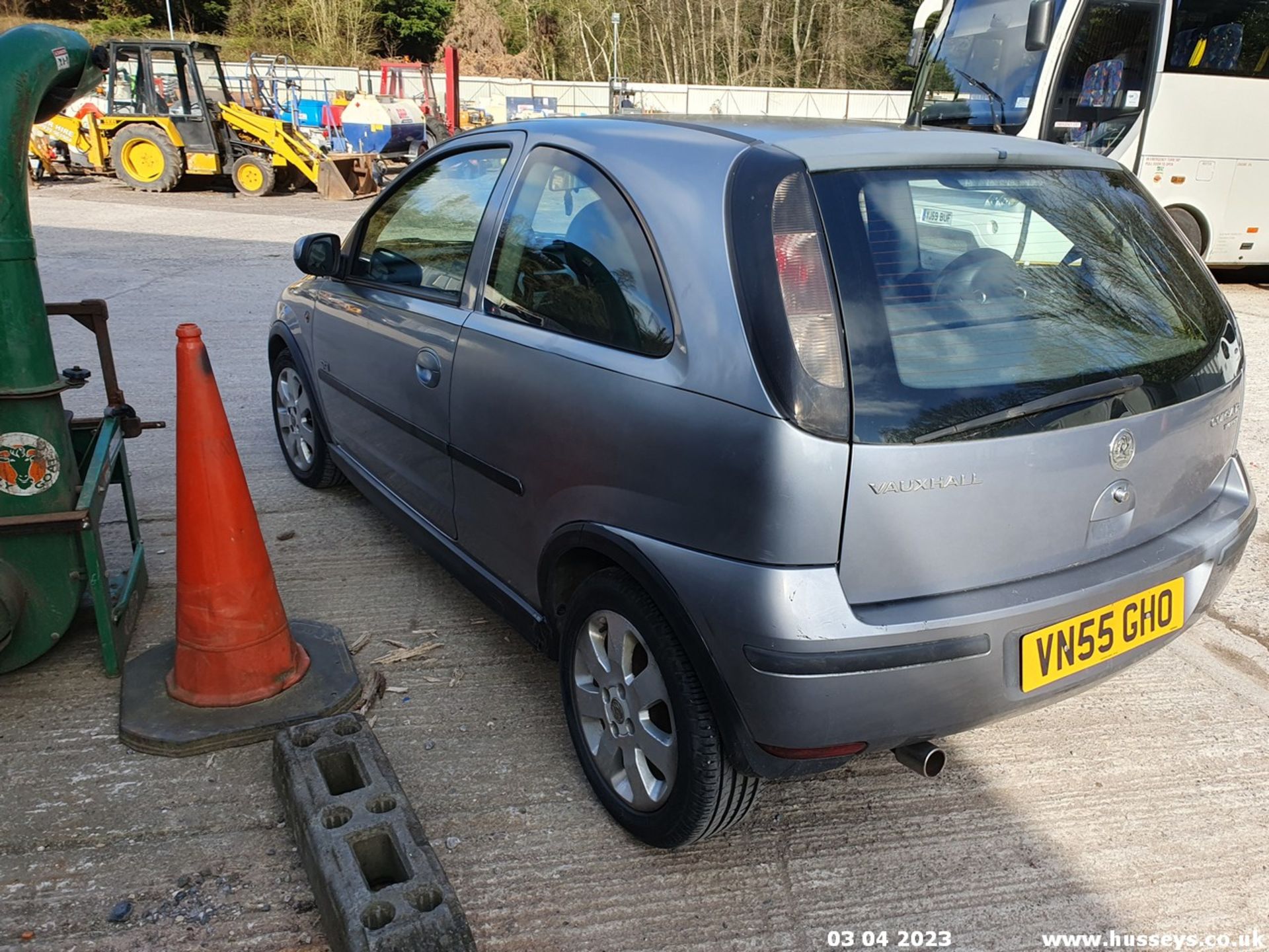 05/55 VAUXHALL CORSA SXI TWINPORT - 1229cc 3dr Hatchback (Silver) - Image 19 of 44