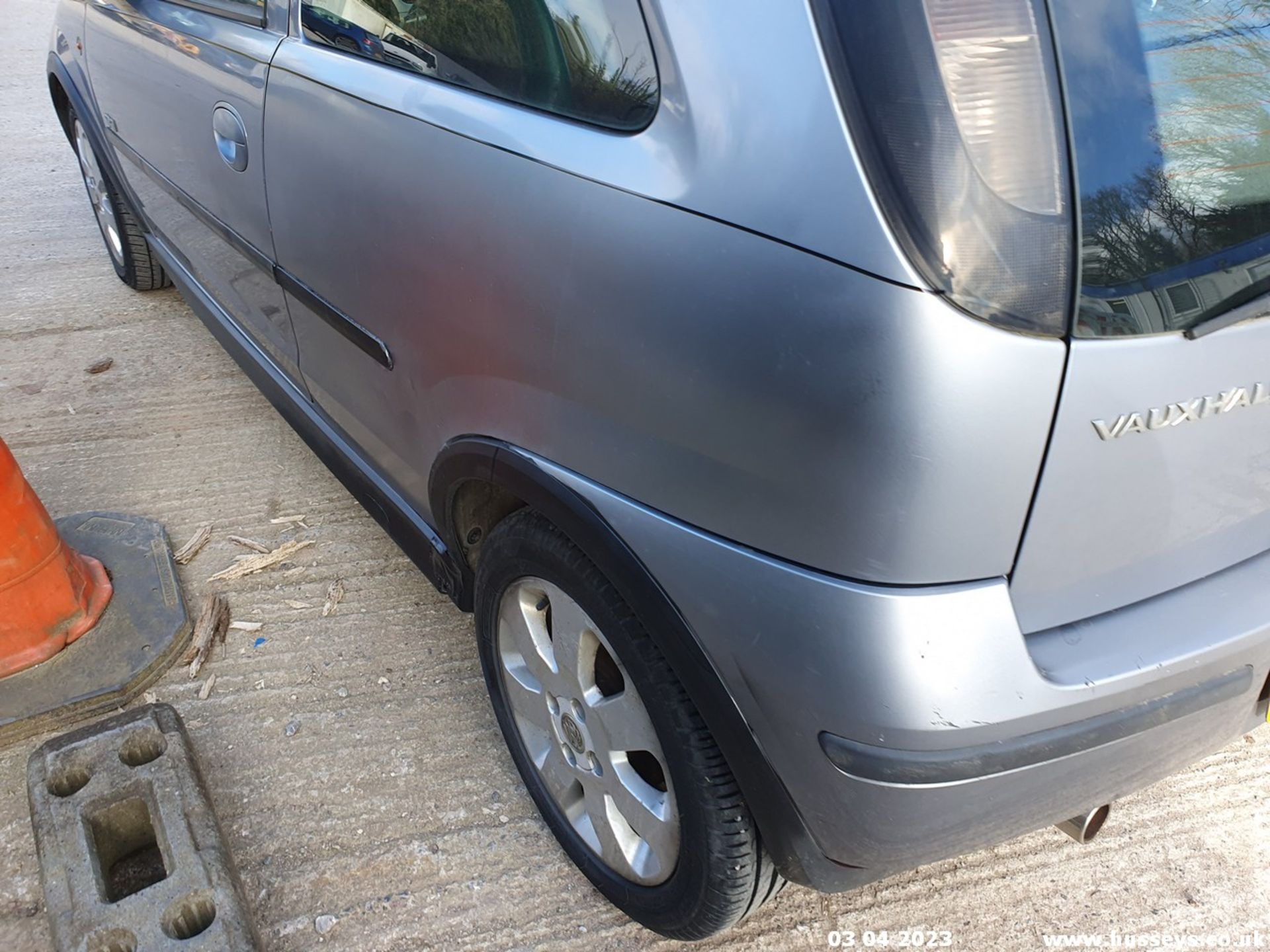 05/55 VAUXHALL CORSA SXI TWINPORT - 1229cc 3dr Hatchback (Silver) - Image 39 of 44