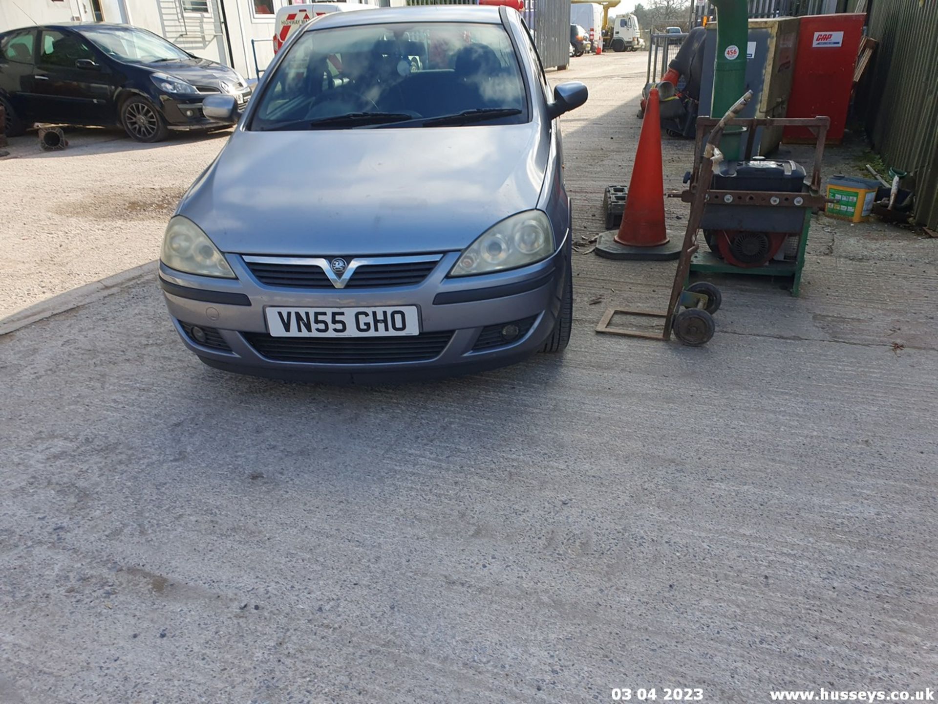 05/55 VAUXHALL CORSA SXI TWINPORT - 1229cc 3dr Hatchback (Silver) - Image 6 of 44