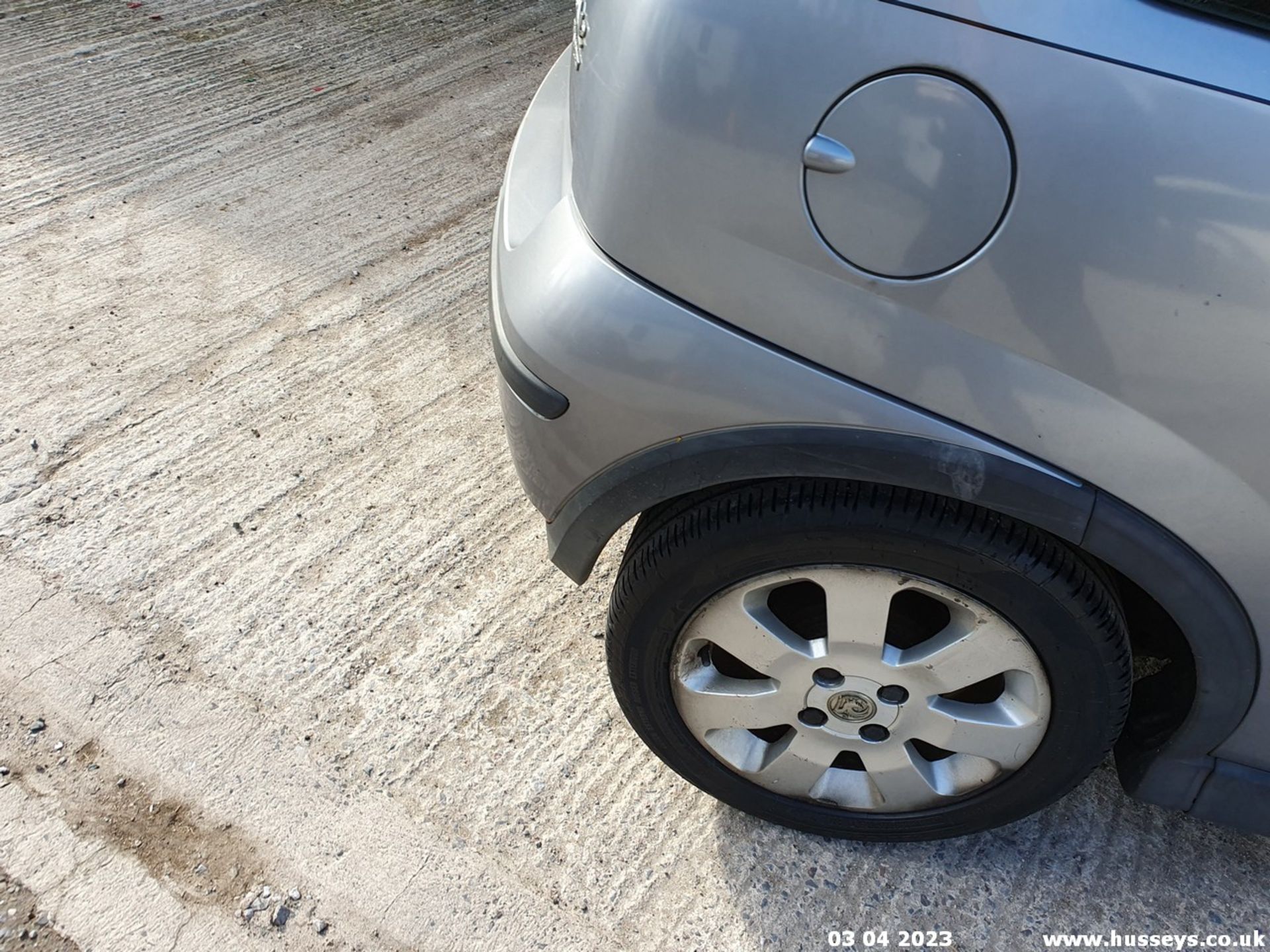 05/55 VAUXHALL CORSA SXI TWINPORT - 1229cc 3dr Hatchback (Silver) - Image 32 of 44