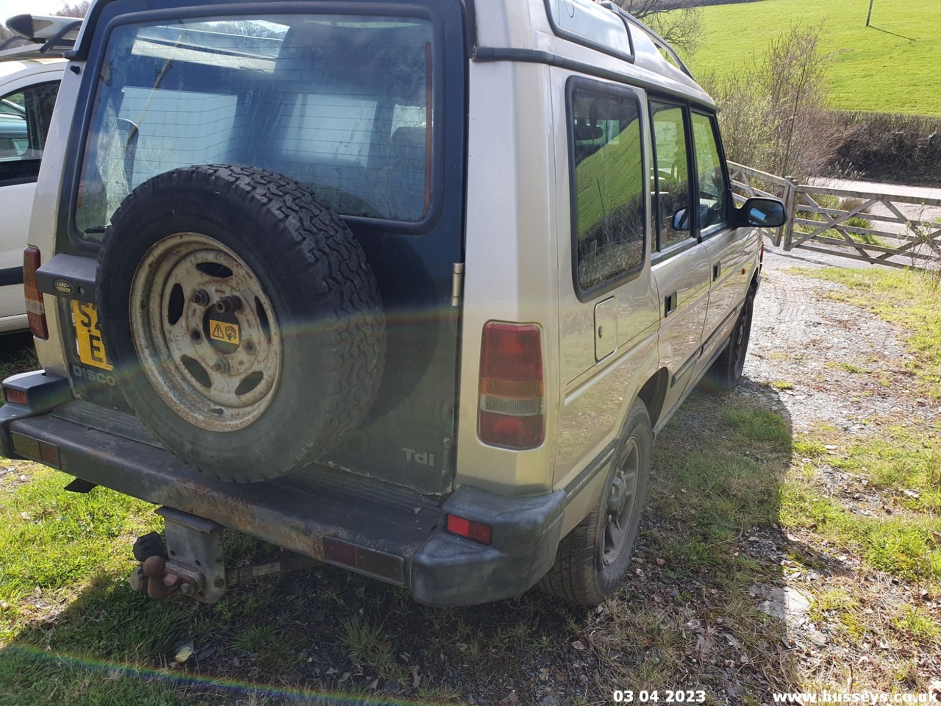 1998 LAND ROVER DISCOVERY ES TDI - 2495cc 5dr Estate (Gold) - Image 13 of 31