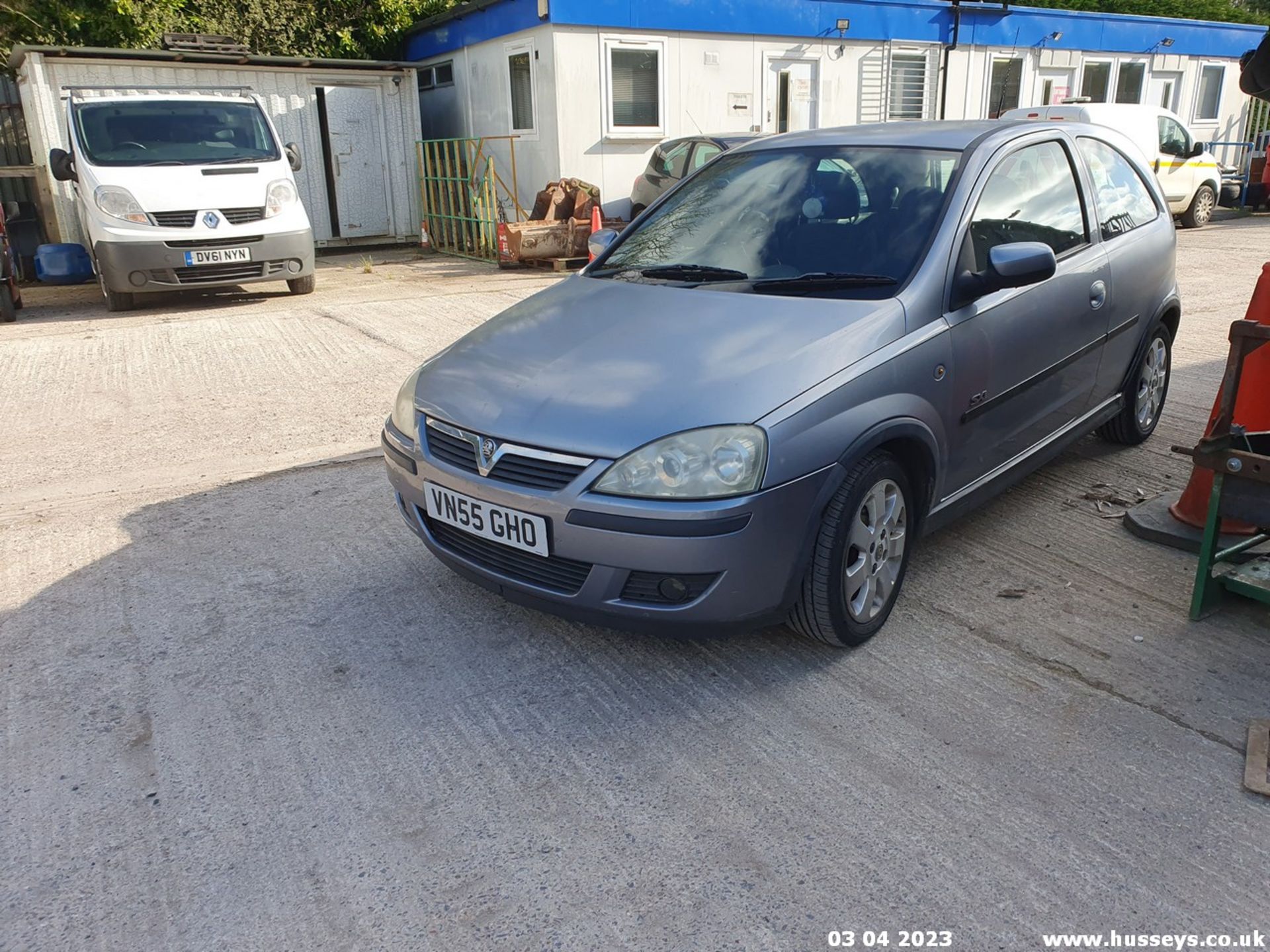 05/55 VAUXHALL CORSA SXI TWINPORT - 1229cc 3dr Hatchback (Silver) - Image 8 of 44