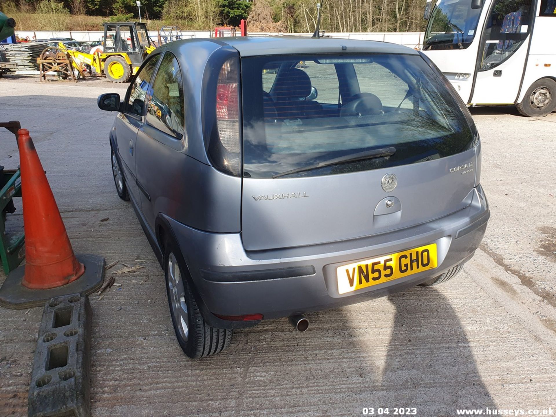 05/55 VAUXHALL CORSA SXI TWINPORT - 1229cc 3dr Hatchback (Silver) - Image 18 of 44