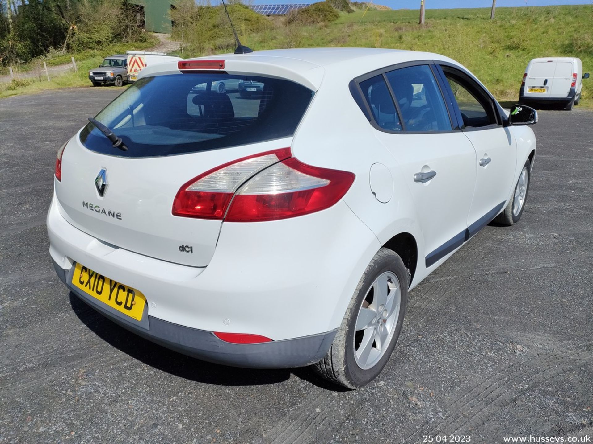 10/10 RENAULT MEGANE D-QUE TT DCIFAPS-A - 1461cc 5dr Hatchback (White) - Image 24 of 42