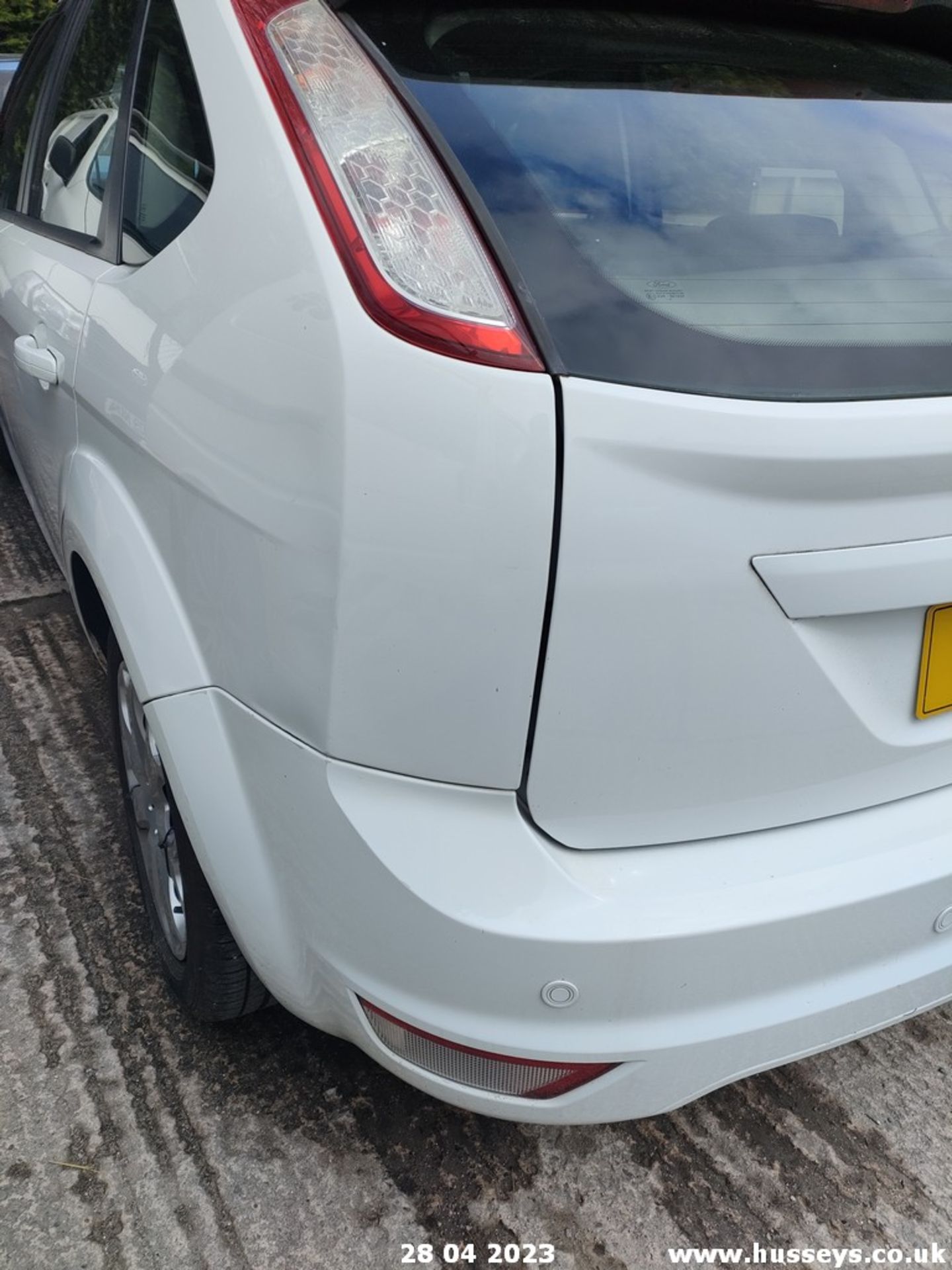 10/10 FORD FOCUS STYLE TDCI - 1560cc 5dr Hatchback (White) - Image 12 of 31