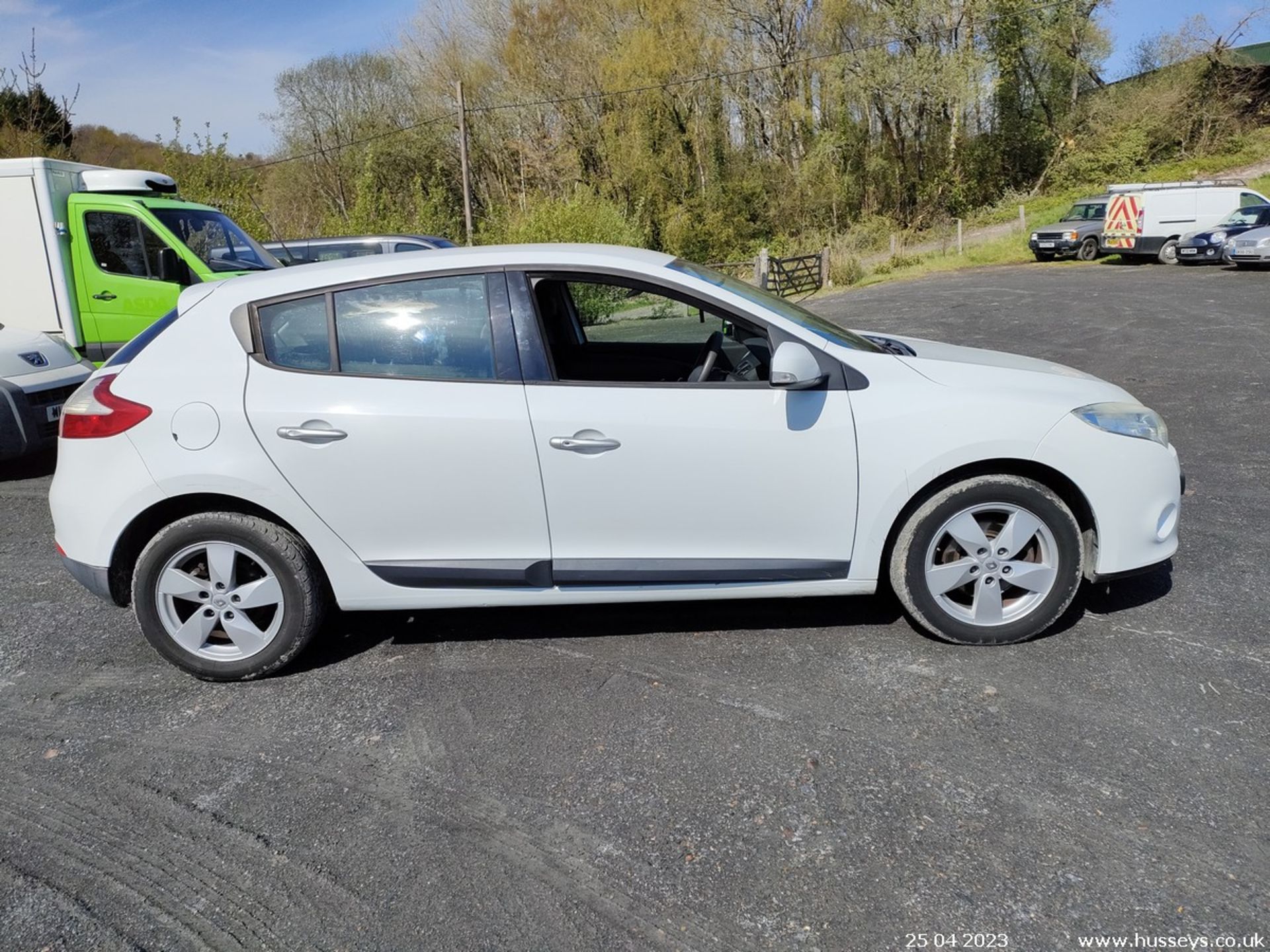 10/10 RENAULT MEGANE D-QUE TT DCIFAPS-A - 1461cc 5dr Hatchback (White) - Image 30 of 42