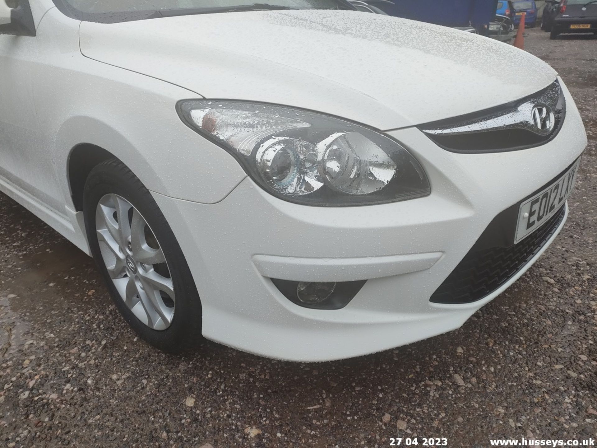 12/12 HYUNDAI I30 COMFORT - 1396cc 5dr Hatchback (White, 63k) - Image 5 of 35