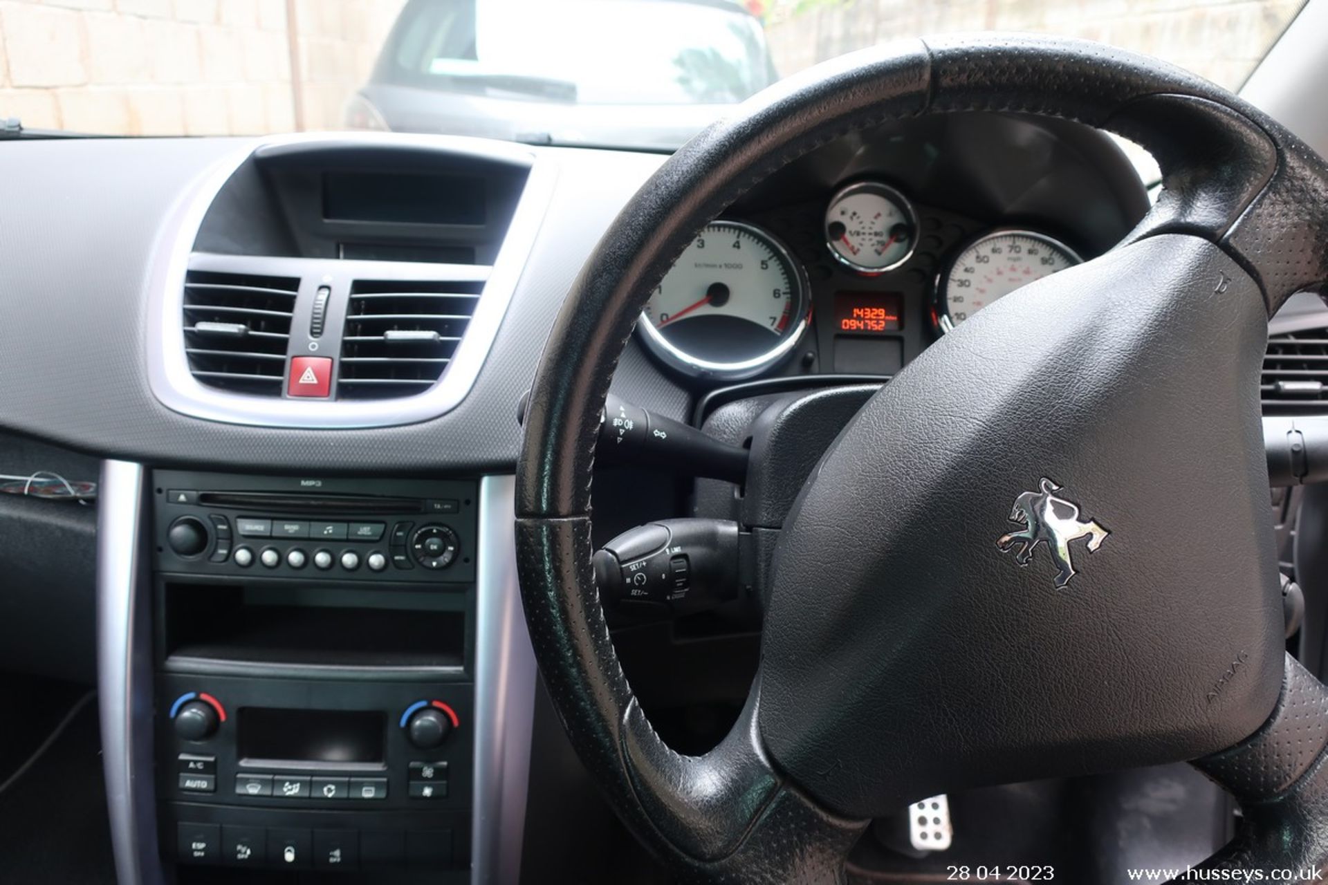 08/08 PEUGEOT 207 GT CC - 1598cc 2dr Convertible (Silver) - Image 5 of 17