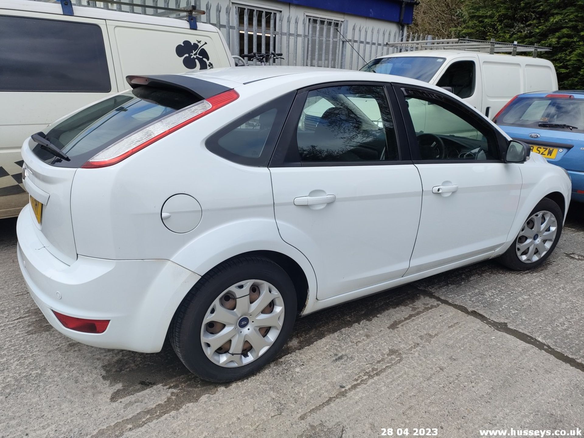 10/10 FORD FOCUS STYLE TDCI - 1560cc 5dr Hatchback (White) - Image 18 of 31