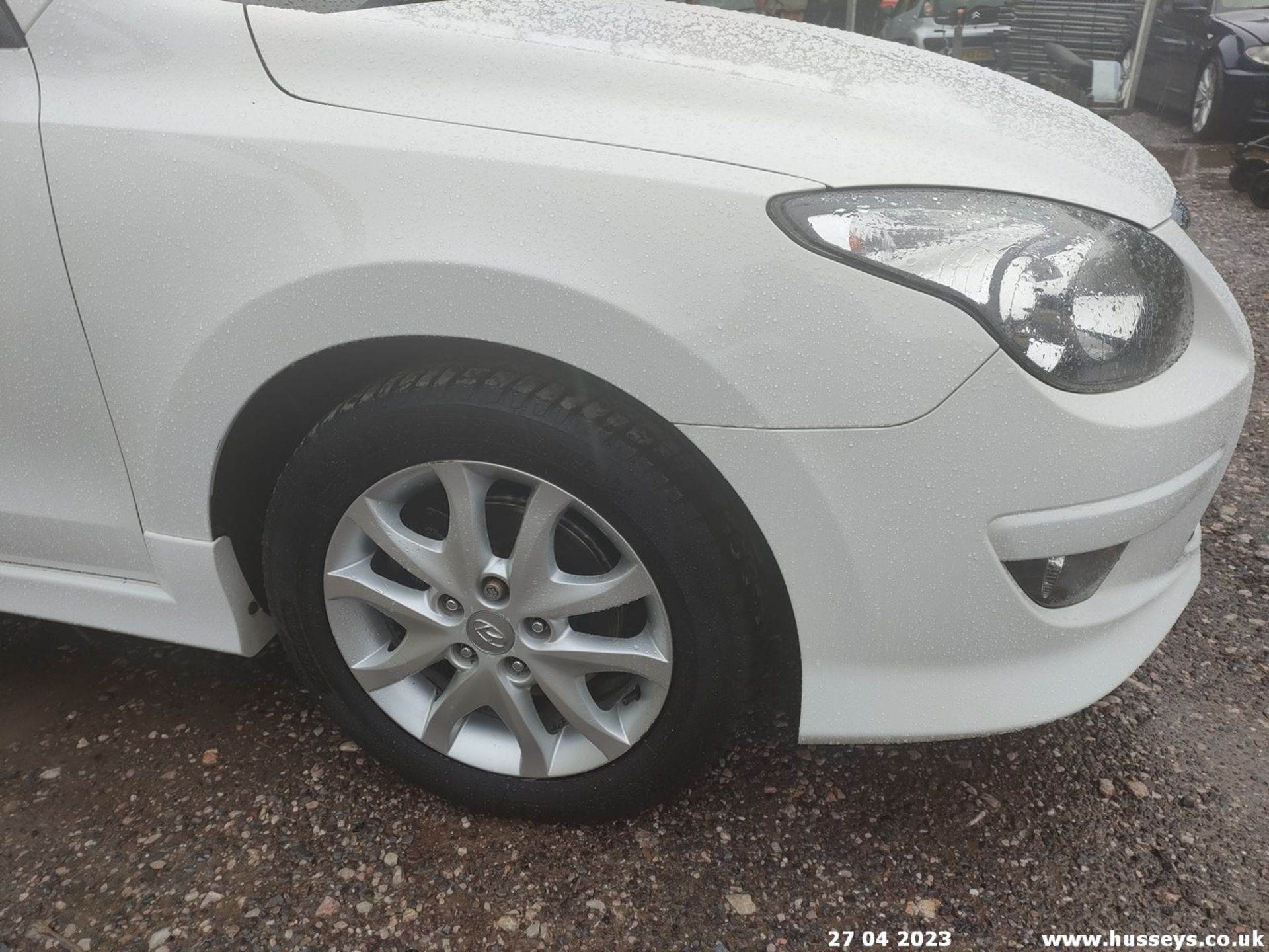 12/12 HYUNDAI I30 COMFORT - 1396cc 5dr Hatchback (White, 63k) - Image 3 of 35