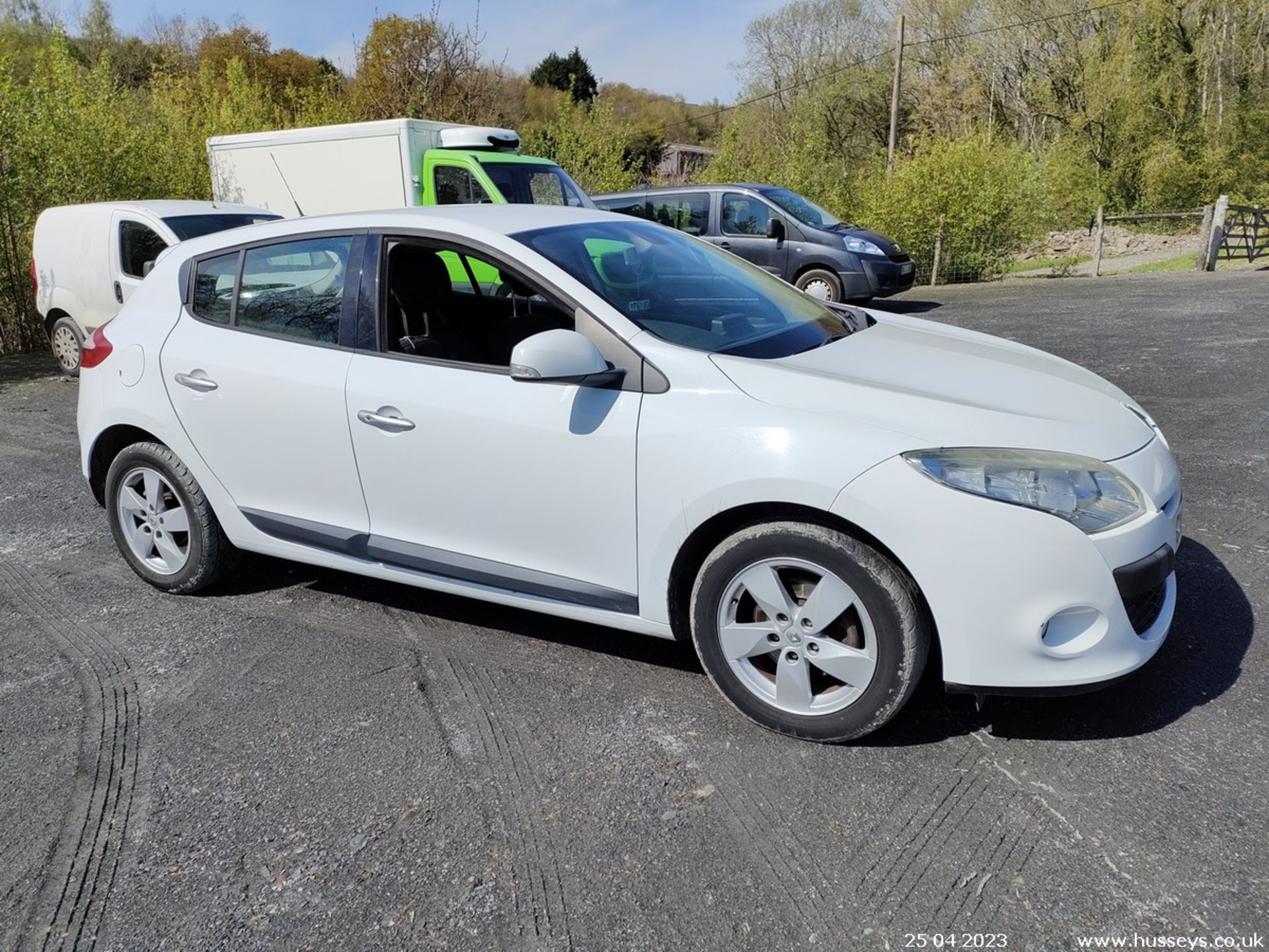 10/10 RENAULT MEGANE D-QUE TT DCIFAPS-A - 1461cc 5dr Hatchback (White) - Image 31 of 42