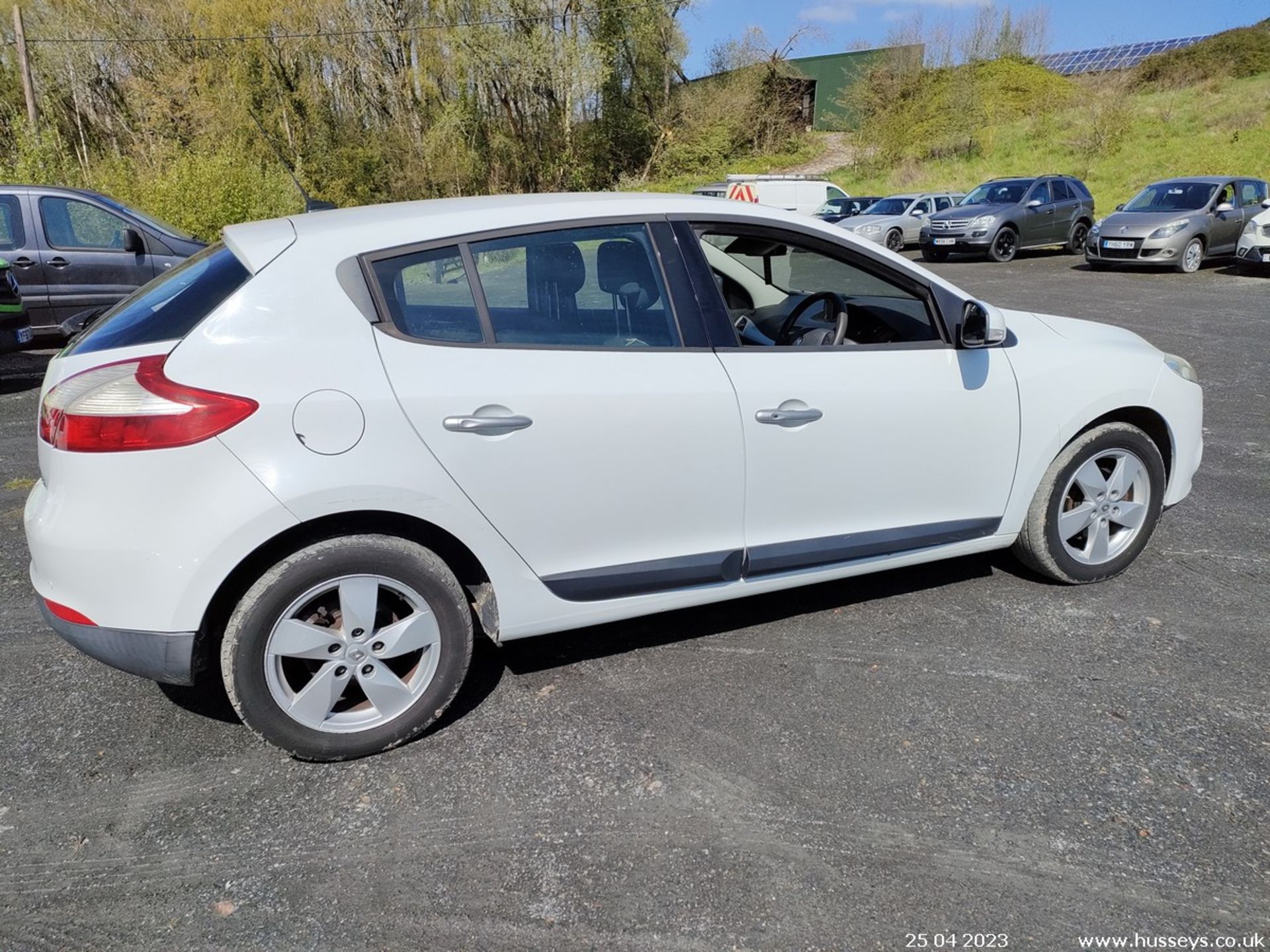 10/10 RENAULT MEGANE D-QUE TT DCIFAPS-A - 1461cc 5dr Hatchback (White) - Image 29 of 42