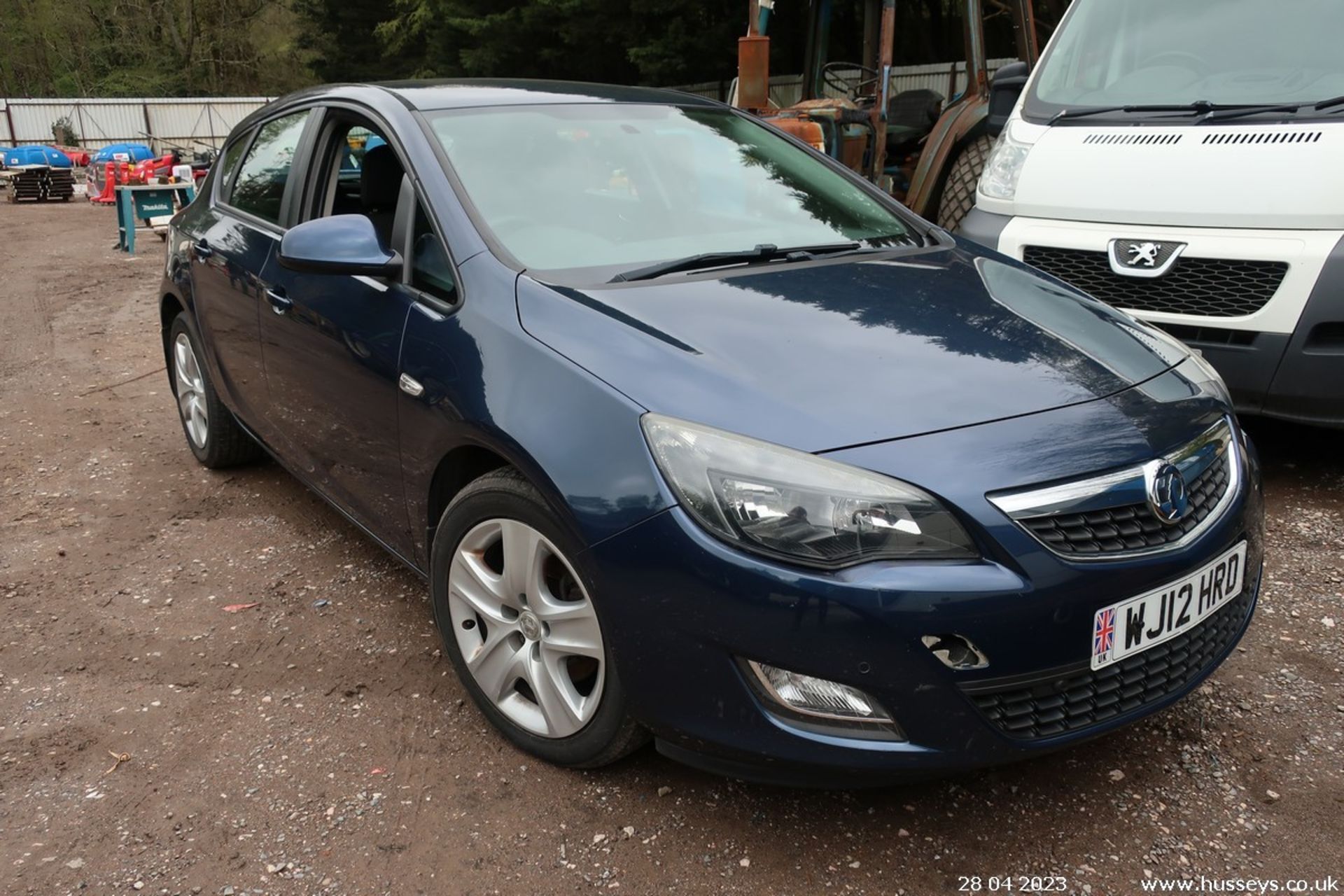 12/12 VAUXHALL ASTRA EXCLUSIV CDTI ECOFL - 1686cc 5dr Hatchback (Blue, 118k) - Image 6 of 10