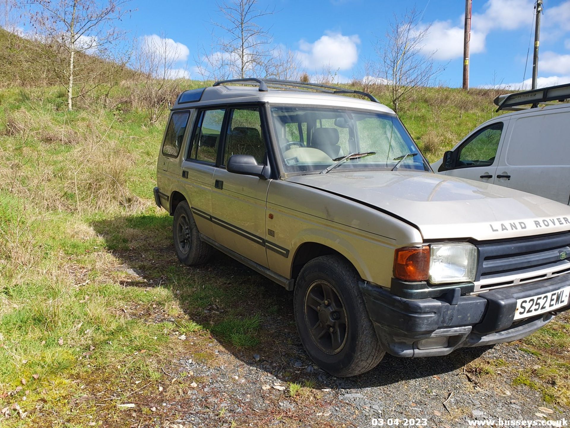 1998 LAND ROVER DISCOVERY ES TDI - 2495cc 5dr Estate (Gold) - Image 7 of 31