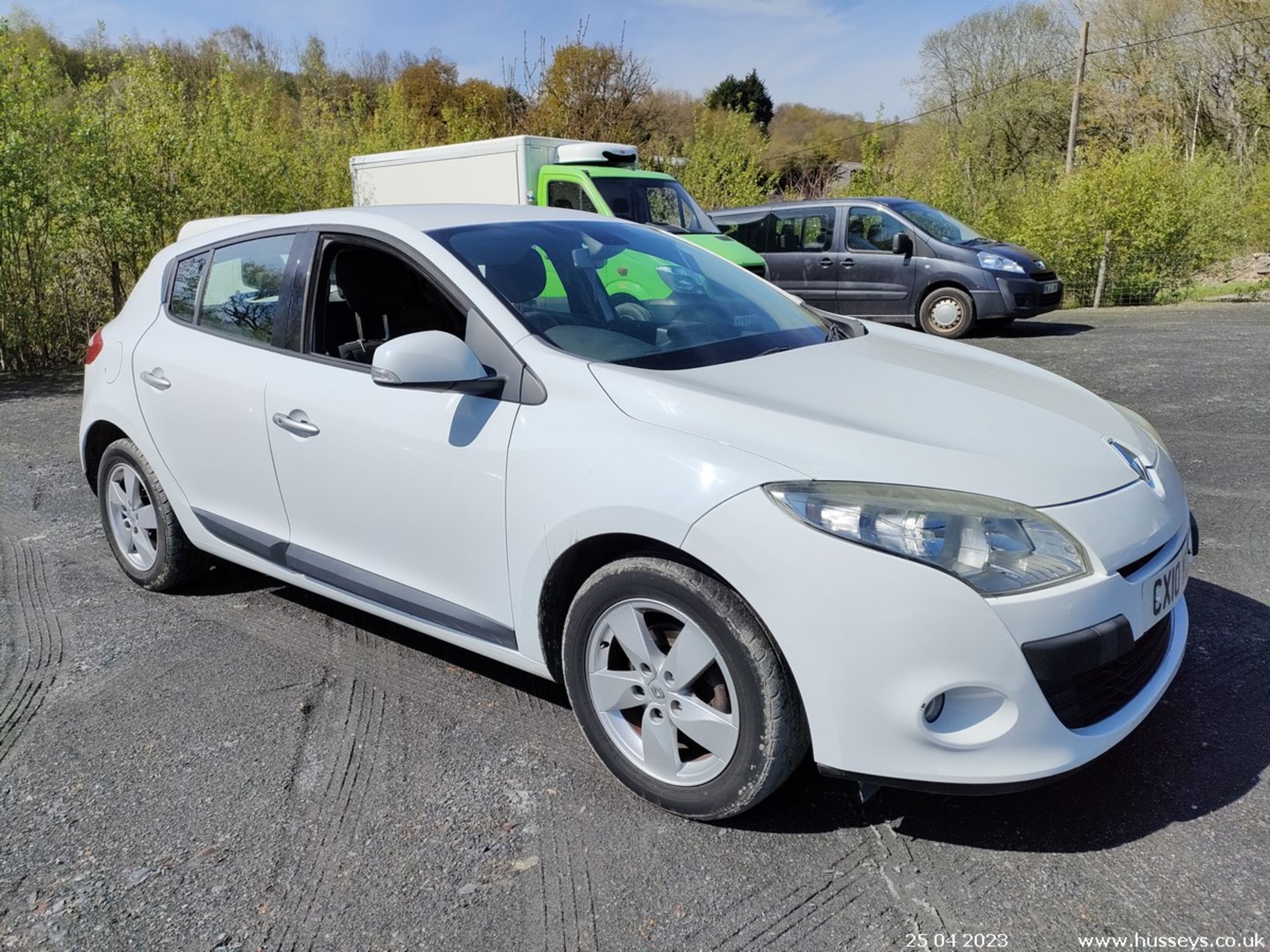 10/10 RENAULT MEGANE D-QUE TT DCIFAPS-A - 1461cc 5dr Hatchback (White) - Image 2 of 42