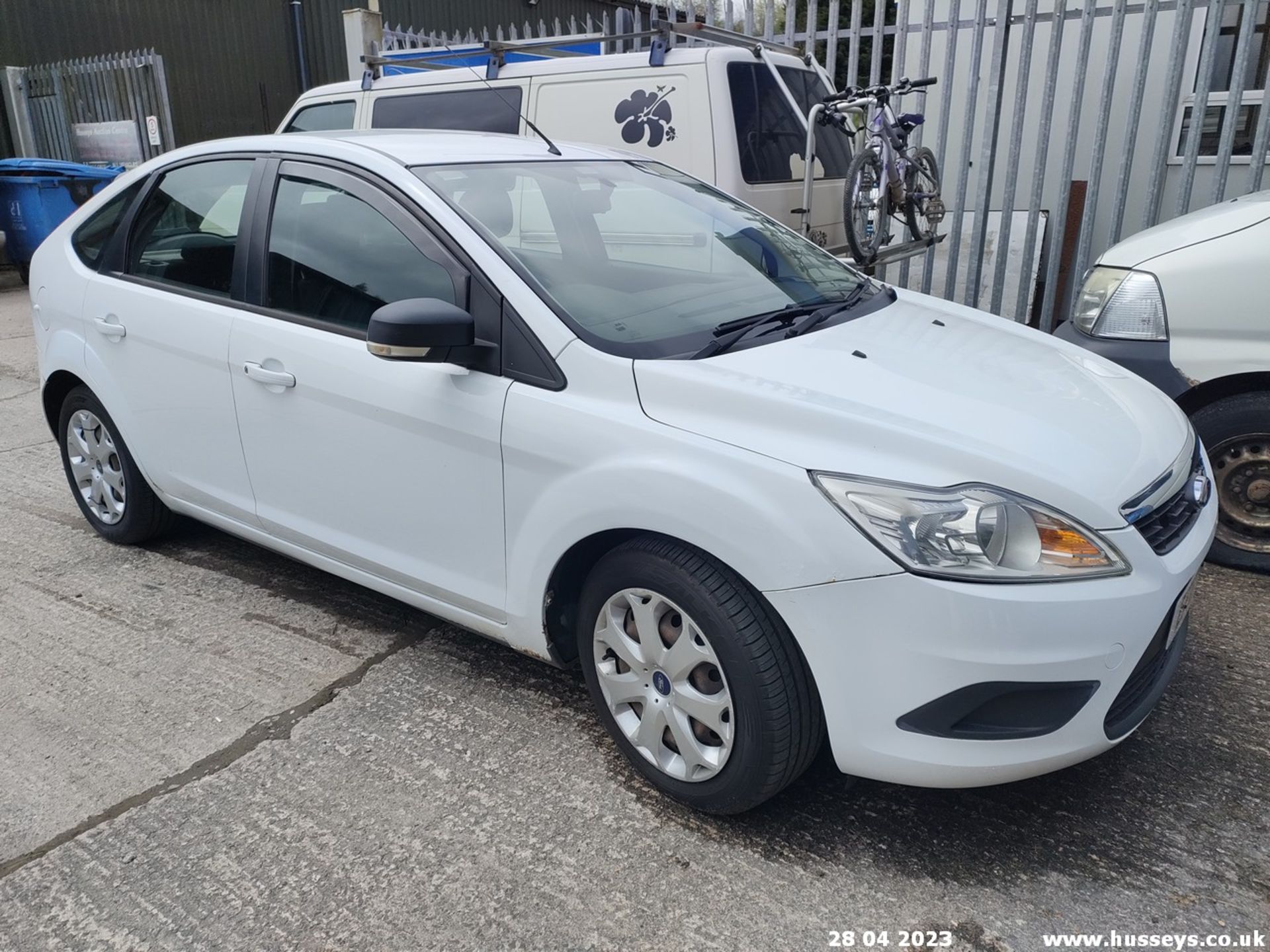 10/10 FORD FOCUS STYLE TDCI - 1560cc 5dr Hatchback (White) - Image 20 of 31