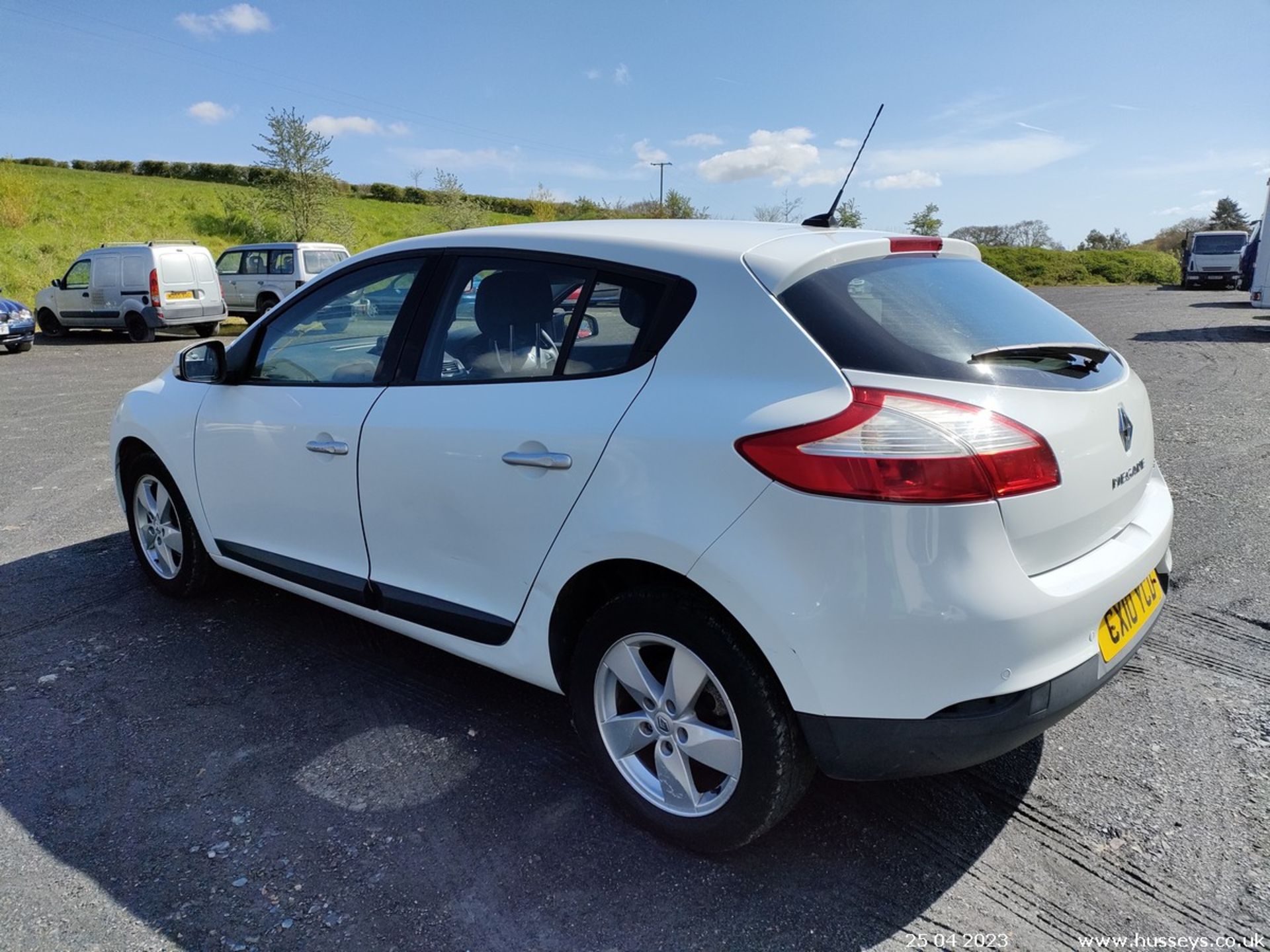 10/10 RENAULT MEGANE D-QUE TT DCIFAPS-A - 1461cc 5dr Hatchback (White) - Image 15 of 42